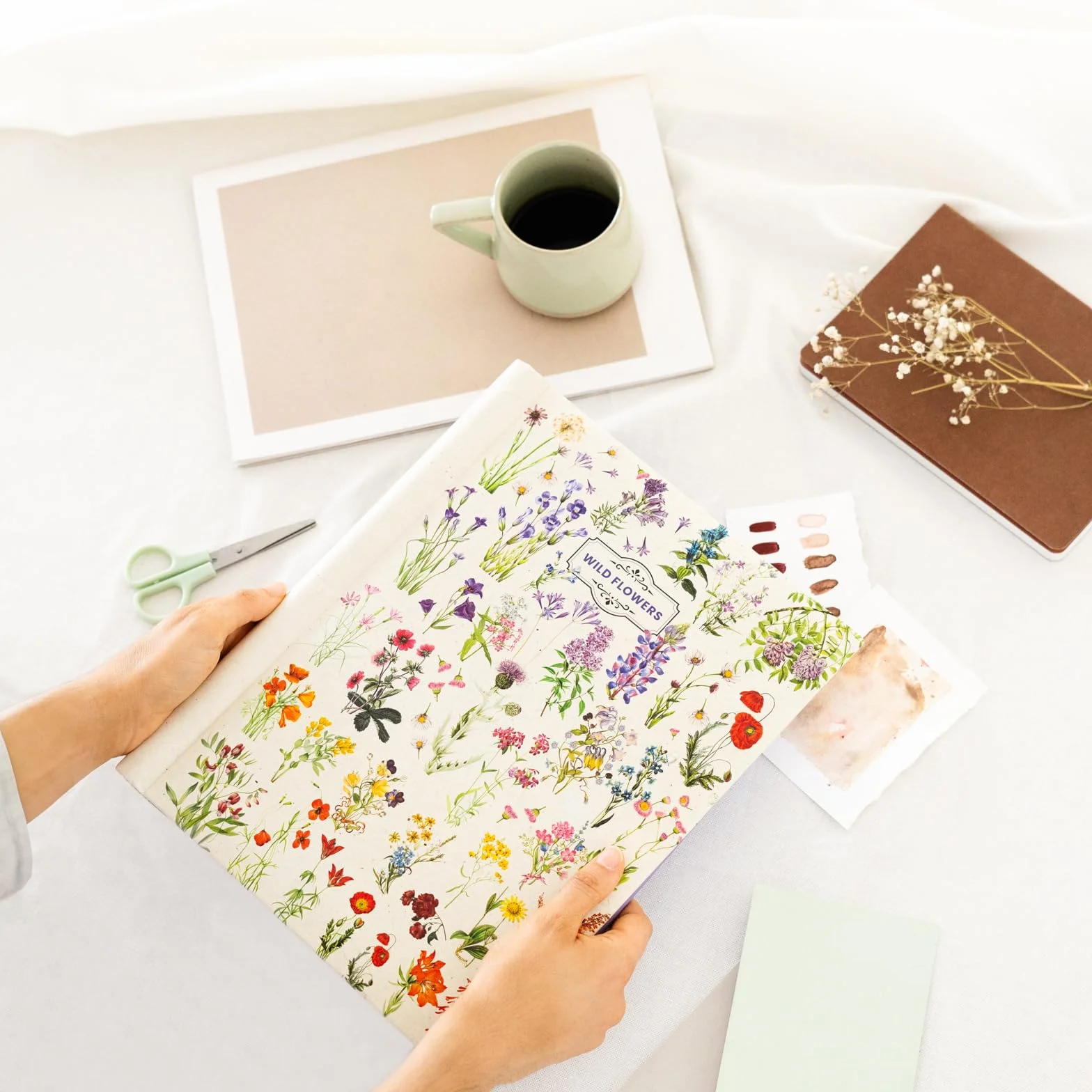 Grupo Erik Botanical Wild Flowers Self-Adhesive Photo Album | 9x12 inch / 24x32 cm / 15 Double Sided Pages | Hardcover | Friend Gifts | Photo Books For Memories | Cute Gifts