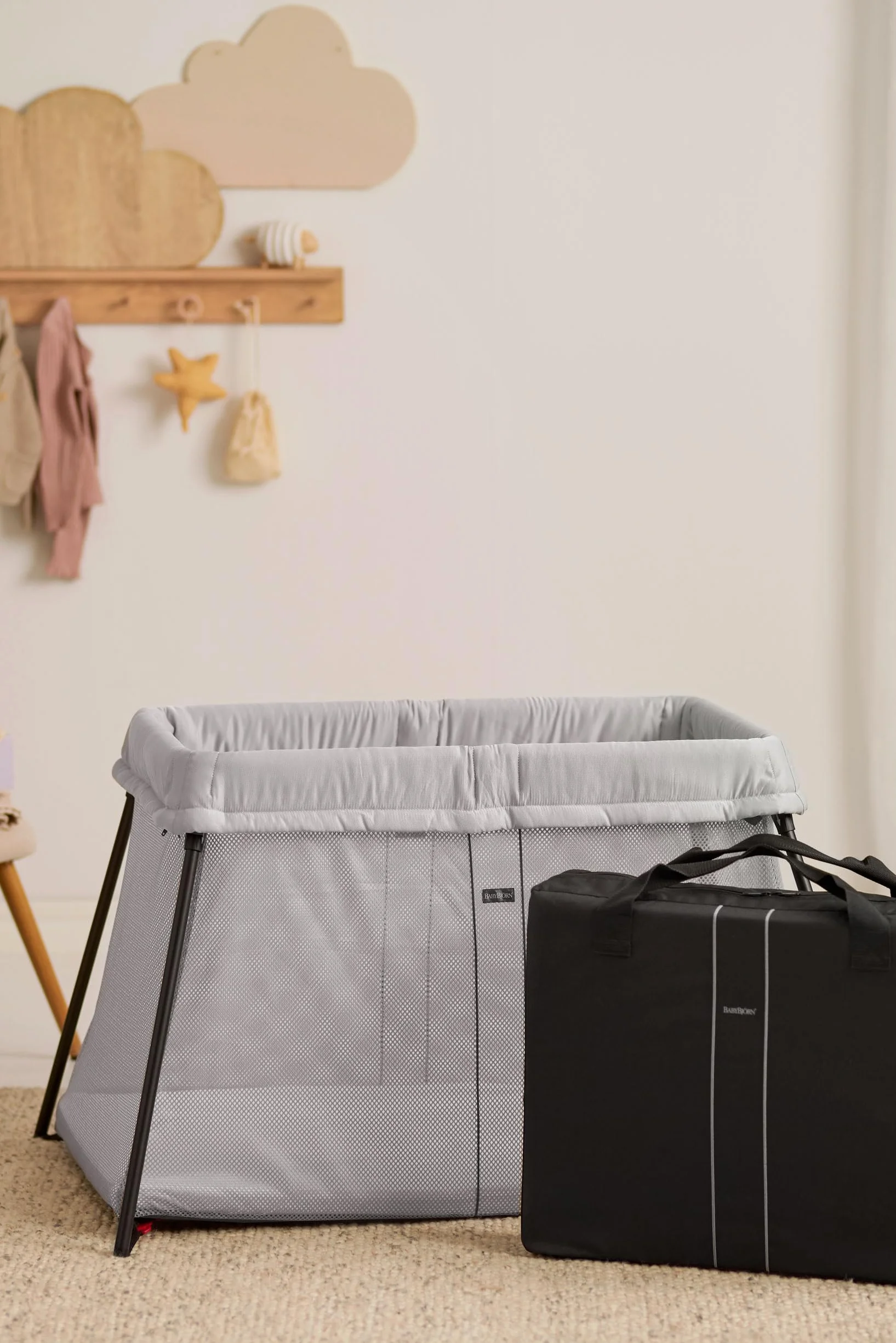 BabyBjörn Łóżko turystyczne Light, srebrne