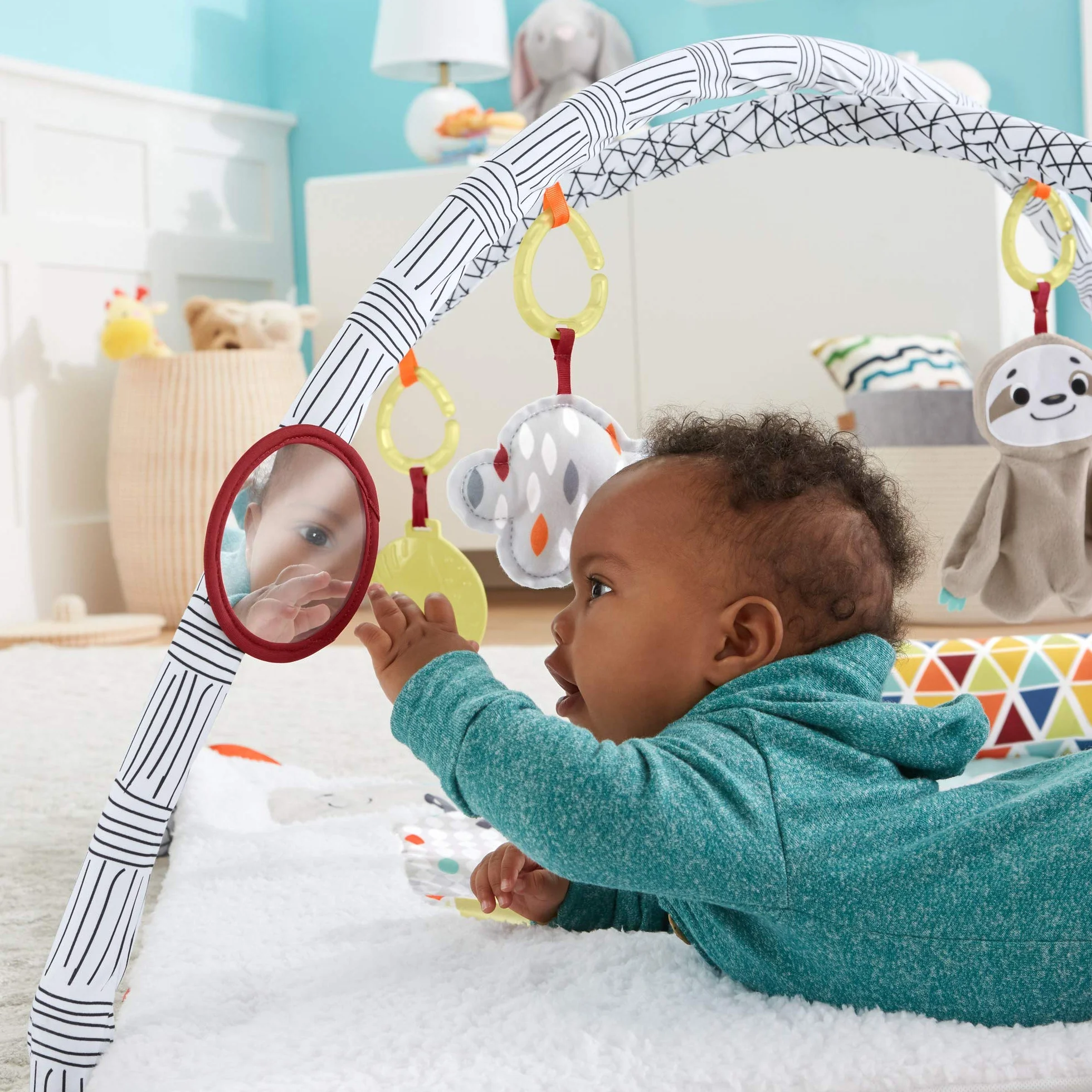 Fisher-Price Hbb74-5 Zmysłowa Mata do Zabawy dla Niemowlaka, Miękka Mata do Raczkowania z Zabawkami Sensorycznymi, Sześć Wyjmowanych Zabawek Aktywizujących, Wyposażenie Niemowlaka od Urodzenia