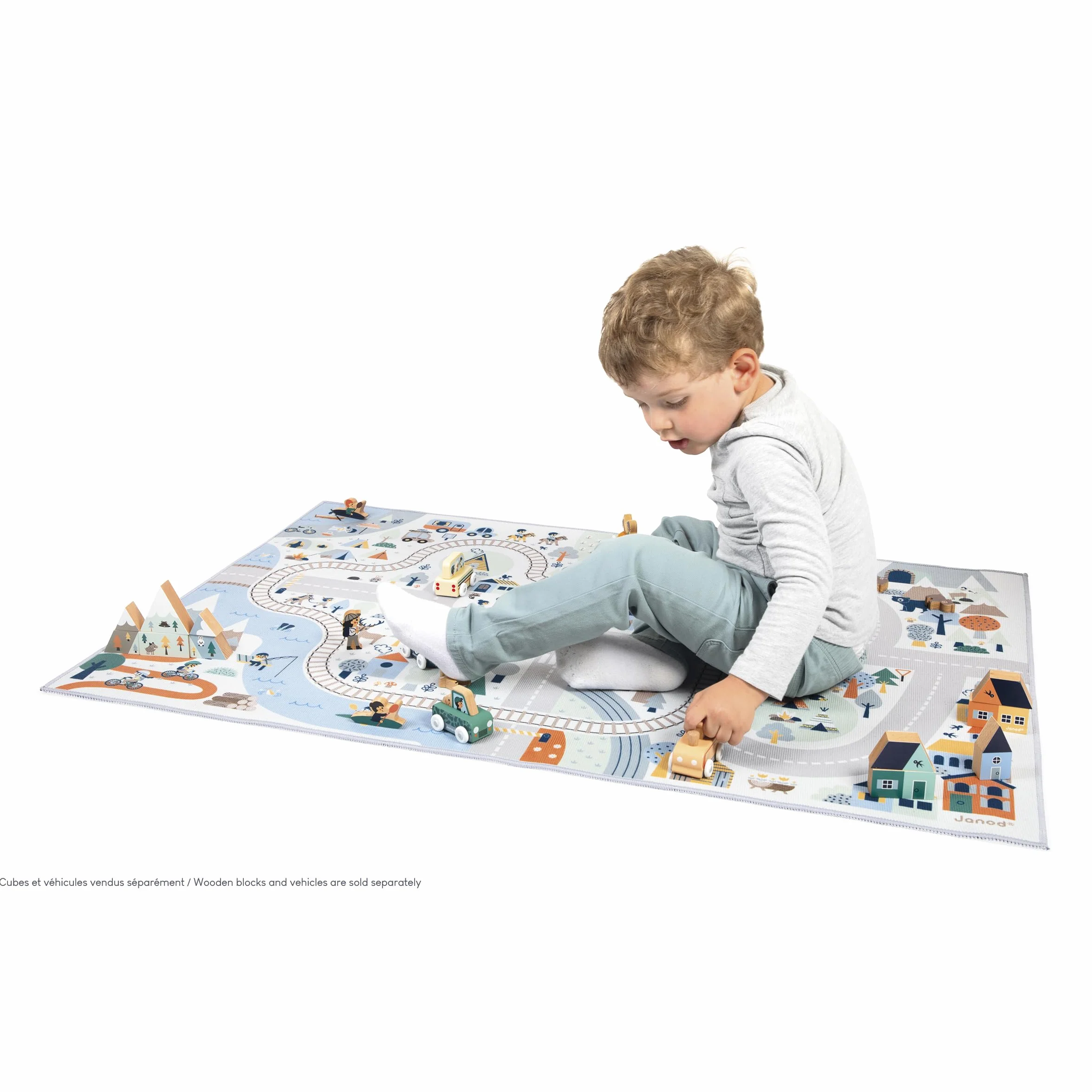 Janod Tapis Voiture Enfant - Thème Montagne Hiver - Doux & Antidérapant - Motyw Sport & Vallée - Tapis de Jeux Chambre Fille & Garçon - 120 x 78 cm - Lavable à la main - A partir de 2 ans - J05940