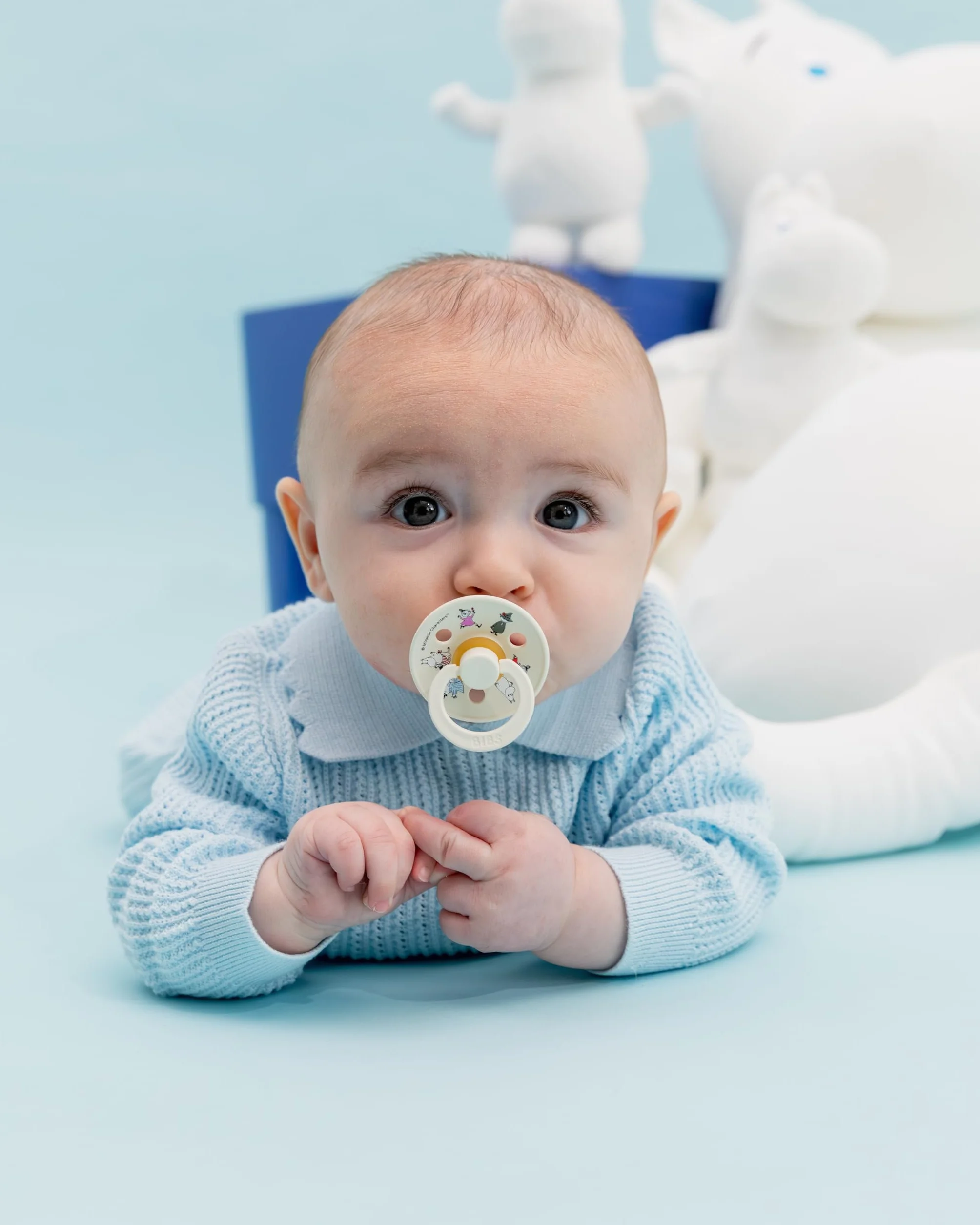 BIBS Colour Moomins Smoczek, 2 szt., Bez BPA, Okrągły kształt gumowej główki. Lateks z kauczuku naturalnego, Wyprodukowano w Danii, Rozmiar 1 (0-6 miesięcy), Breeze/Deep Space