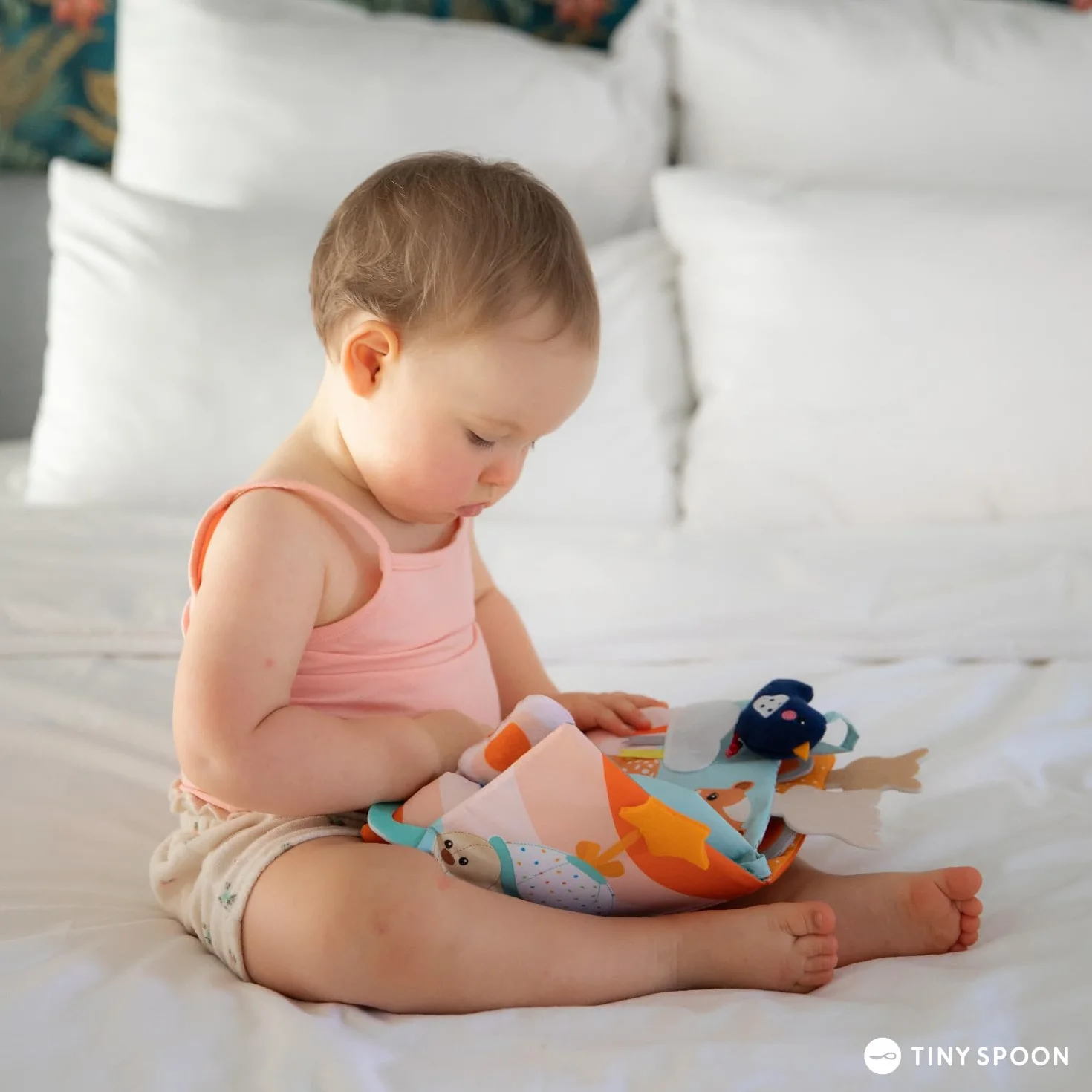 SOPHIE LA GIRAFE - Księga odkryć Sophie la Girafe - Gry Przebudzenia - 8 stron - Różne aktywności, tekstury, kolory - Dla dzieci od 3 miesiąca życia
