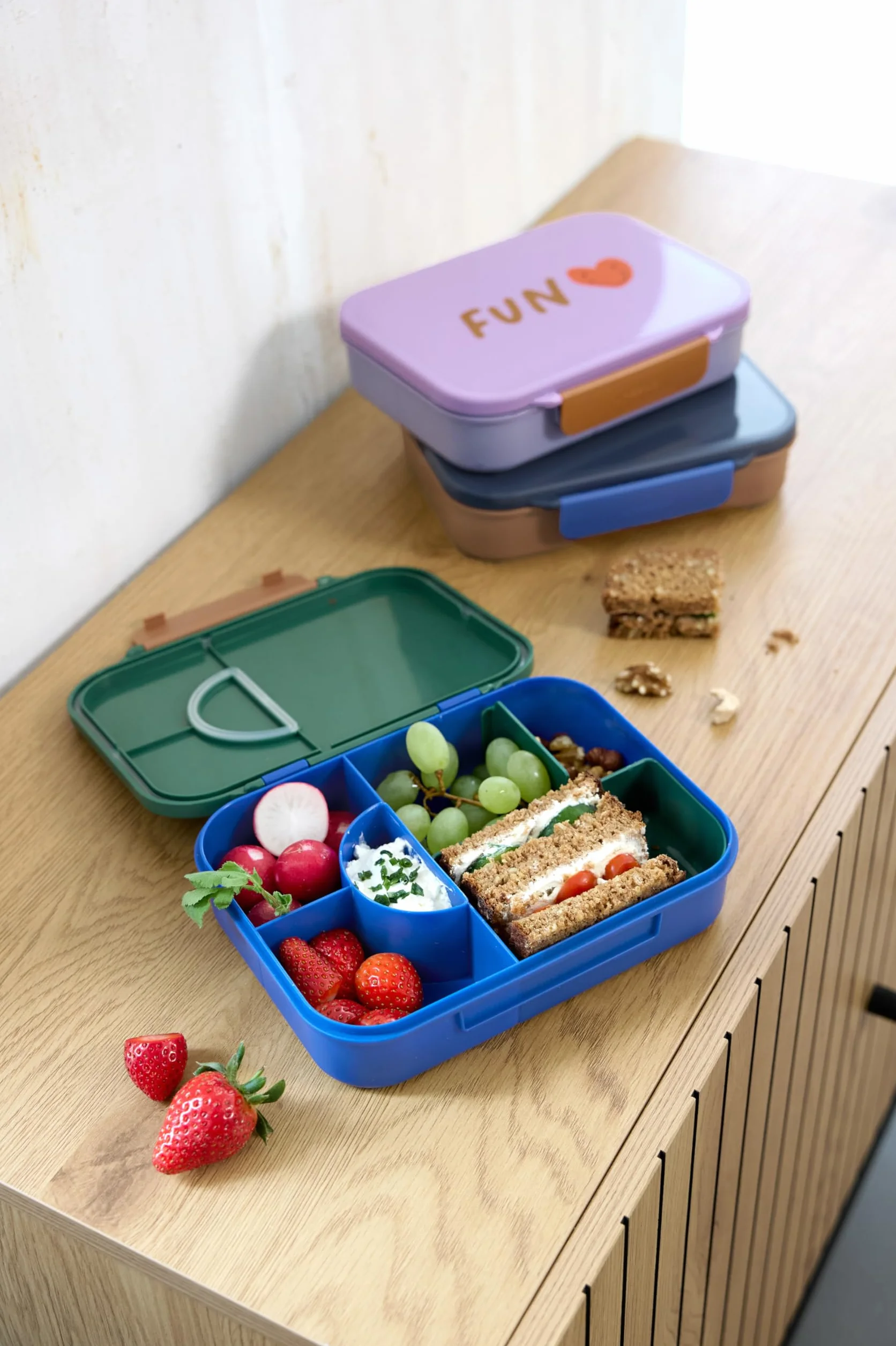 LÄSSIG Pudełko śniadaniowe dla dzieci, nie zawiera BPA, z wyjmowaną przegródką/pudełko na lunch Bento, Little Gang Heart fioletowe