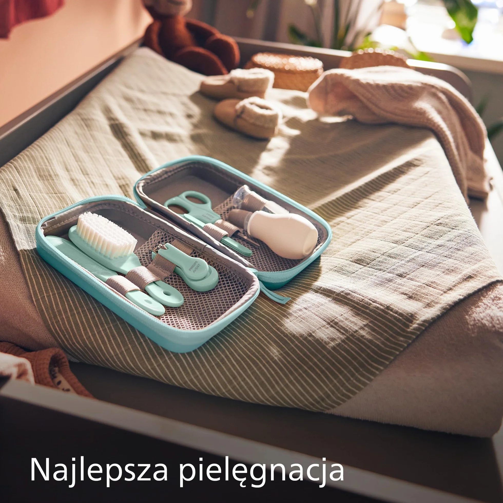 Philips Avent Zestaw do pielęgnacji dziecka, cążki do paznokci, nożyczki, 3 pilniczki, grzebień, szczotka do włosów, aspirator do nosa i szczoteczka do zębów na palec (model SCH401/00)