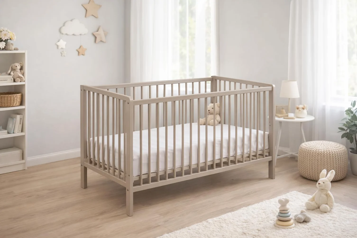 Łóżeczko dziecięce JULIA 100x60 cm z materacem – drewno bukowe – 3 poziomy regulacji – wyjmowane szczebelki – EN 716 (Taupe)