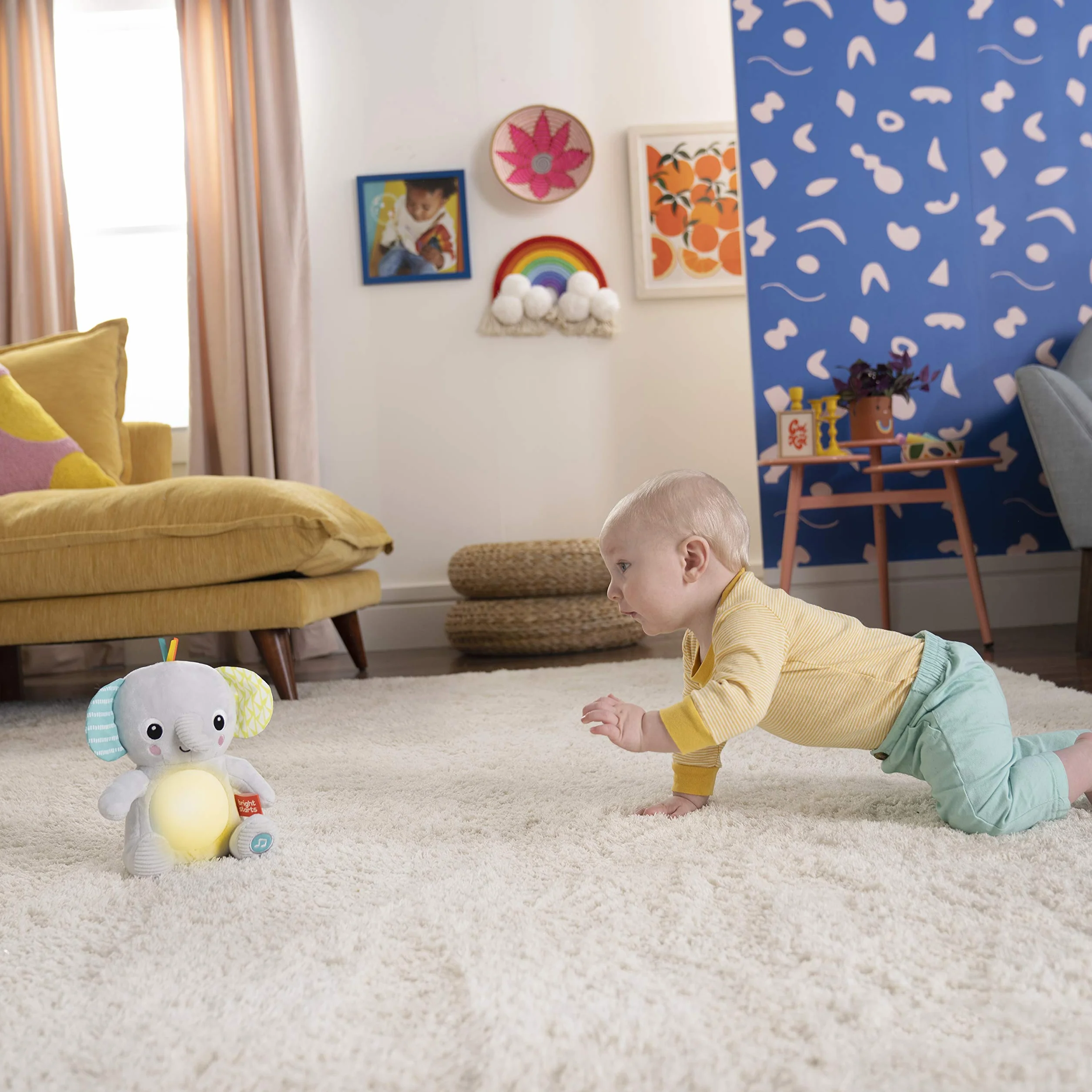Bright Starts, Hug-a-bye przytulanka dla niemowląt, słoń z lampkami, melodiami, różnymi teksturami i wieloma innymi, wielokolorowe