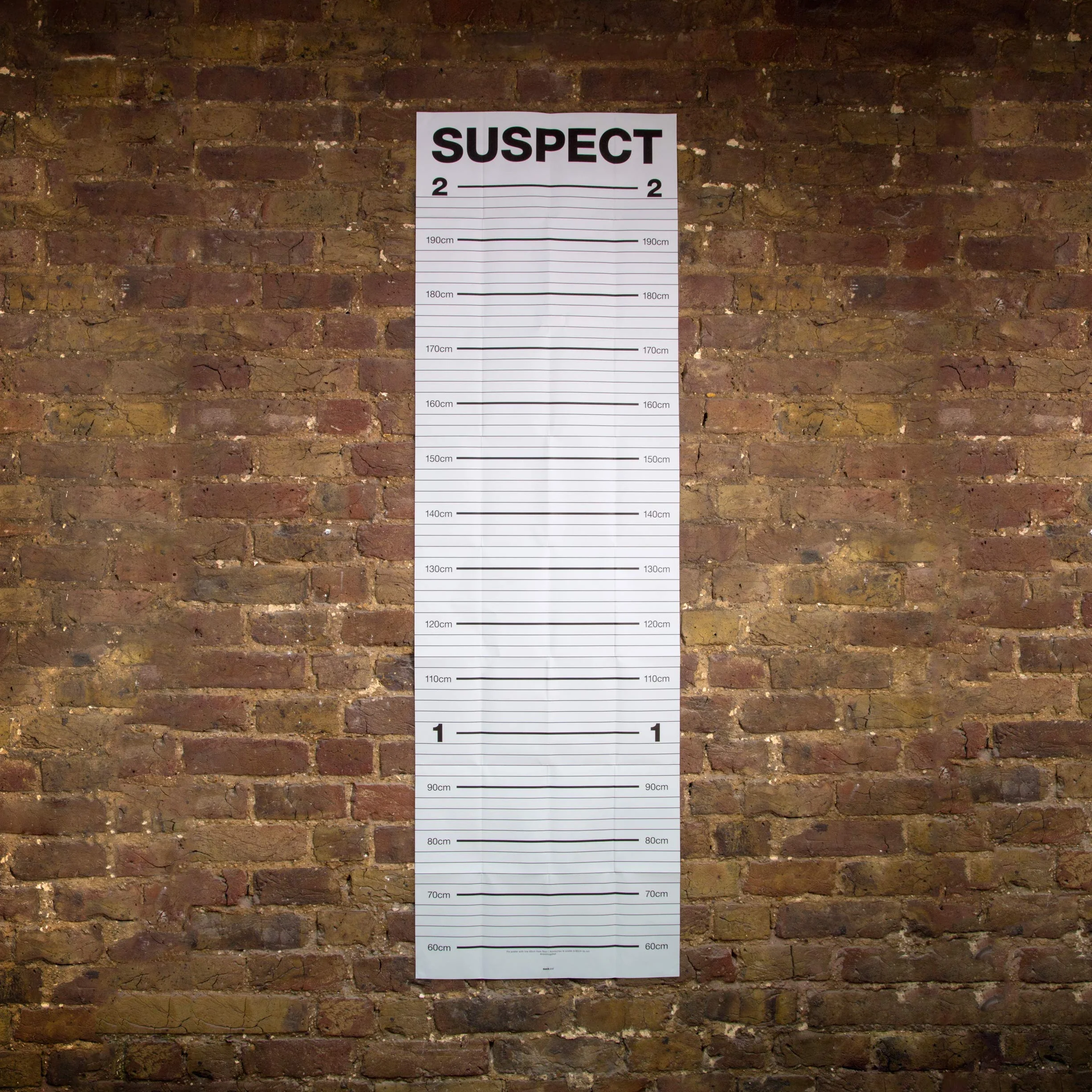 SUCK UK Mugshot wykres wzrostu ściany dla dzieci i dorosłych | rekwizyt imprezowy i fotobójczy, biały/czarny