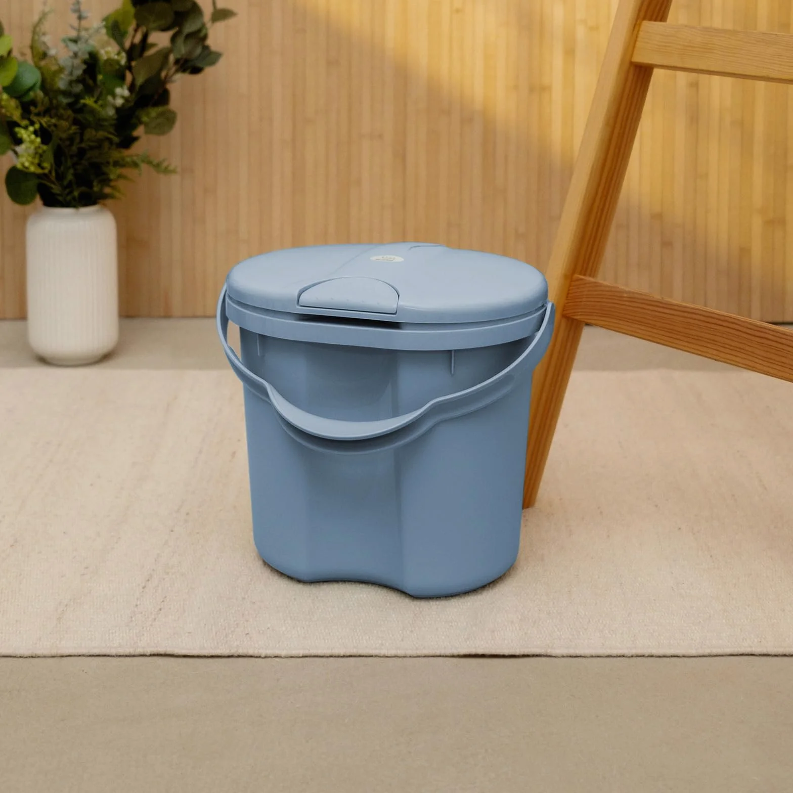 Rotho Babydesign TOP kosz na pieluchy – z recyklingu – pojemnik na pieluchy – bezzapachowy – bez kaset uzupełniających – wiaderko do przewijania – niebieski