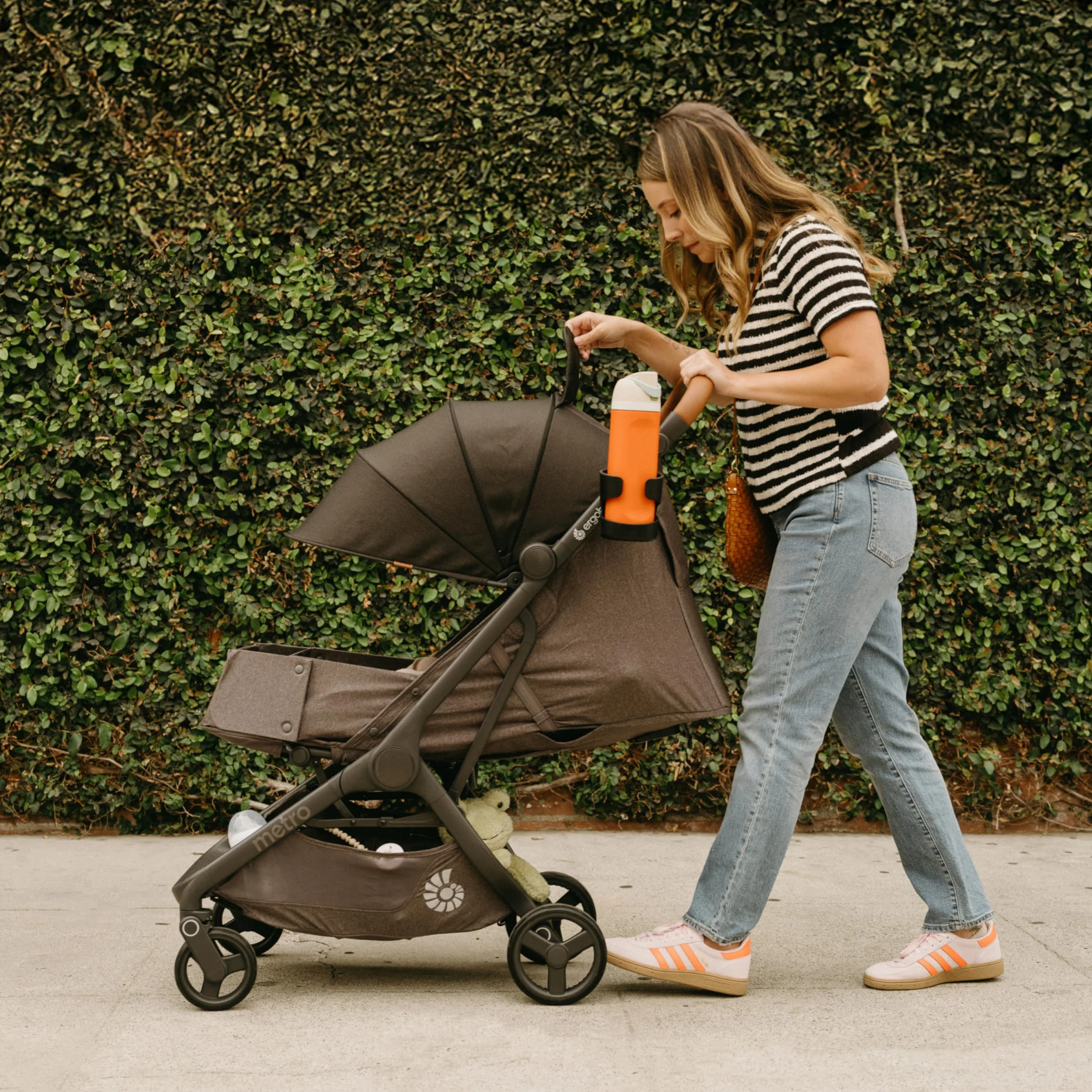Ergobaby Metro3 Deluxe wózek dziecięcy z funkcją leżenia, wózek dziecięcy od urodzenia do 22 kg (0-4 lata), składany jedną ręką i kompatybilny z fotelem samochodowym, zielony Willow Green
