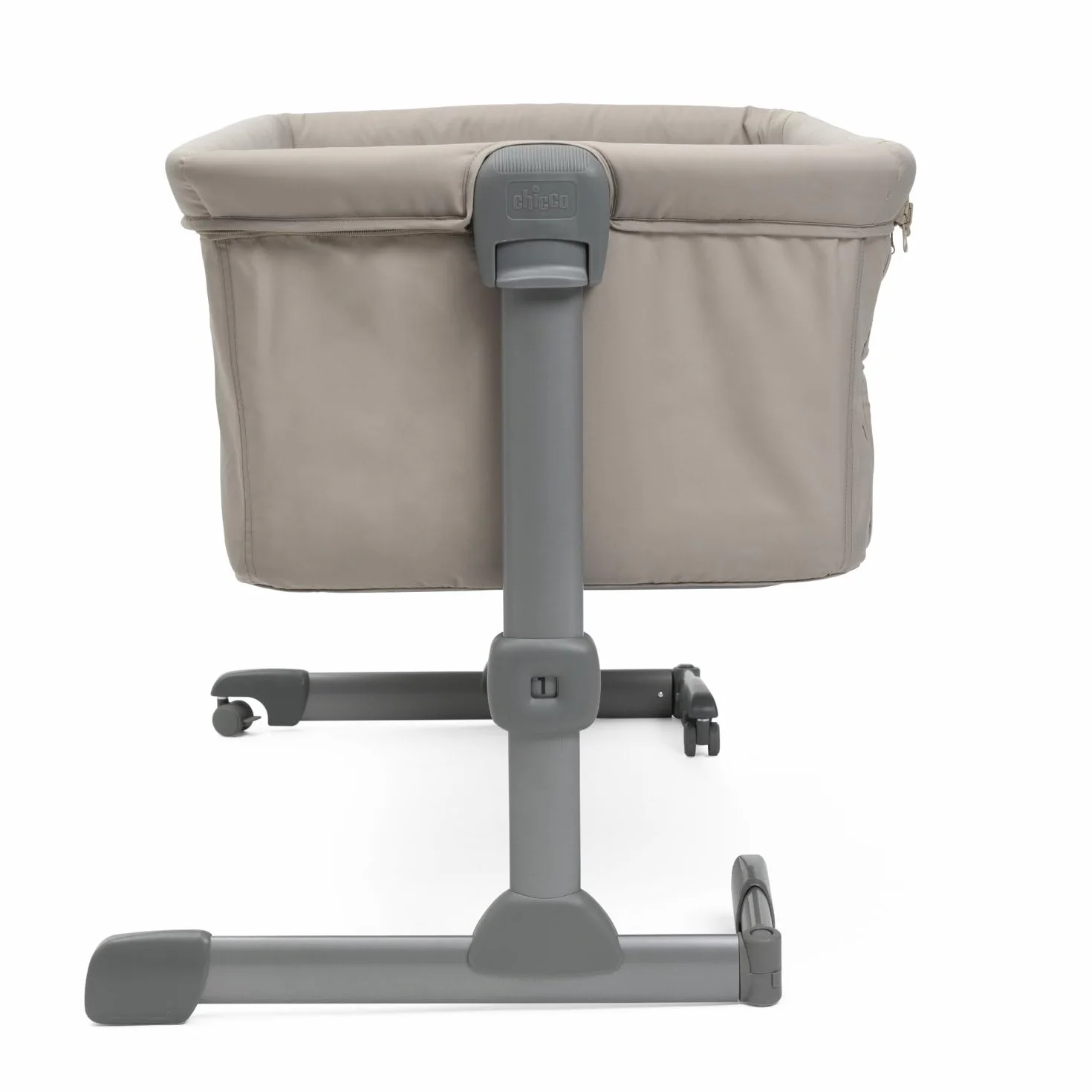 Chicco Next2Me Essential,Łóżeczko dziecięce boczne, łóżeczko do wspólnego spania, kompatybilne z kilkoma łóżkami, regulowana wysokość, materac i torba w zestawie, 0-6 miesięcy, beżowe