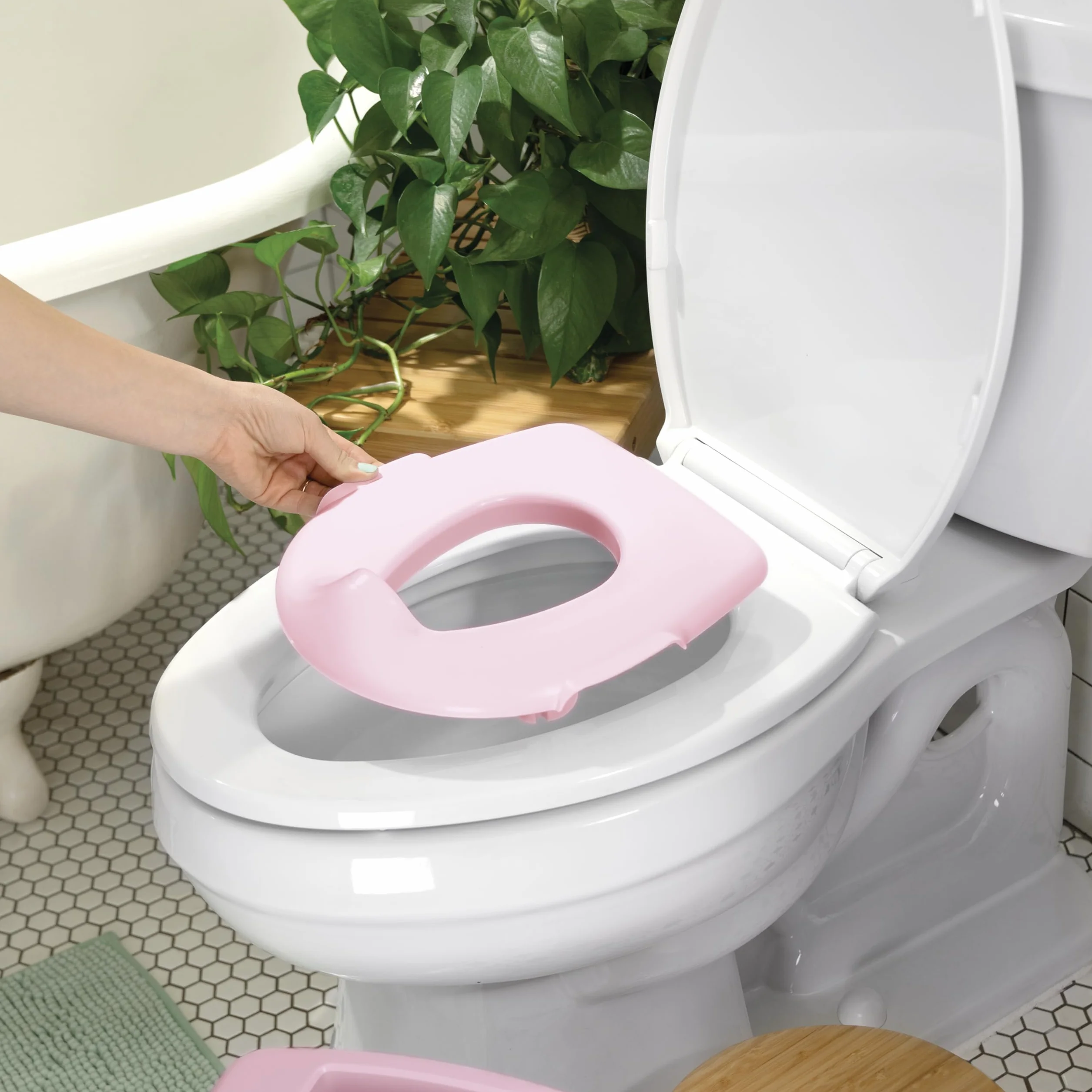 Ingenuity My Size Potty Pro, toaleta do nauki korzystania z nocnika dla niemowląt, realistyczny dźwięk spłukiwania, ochrona przed zachlapaniem, łatwa do czyszczenia, ze zdejmowaną miską