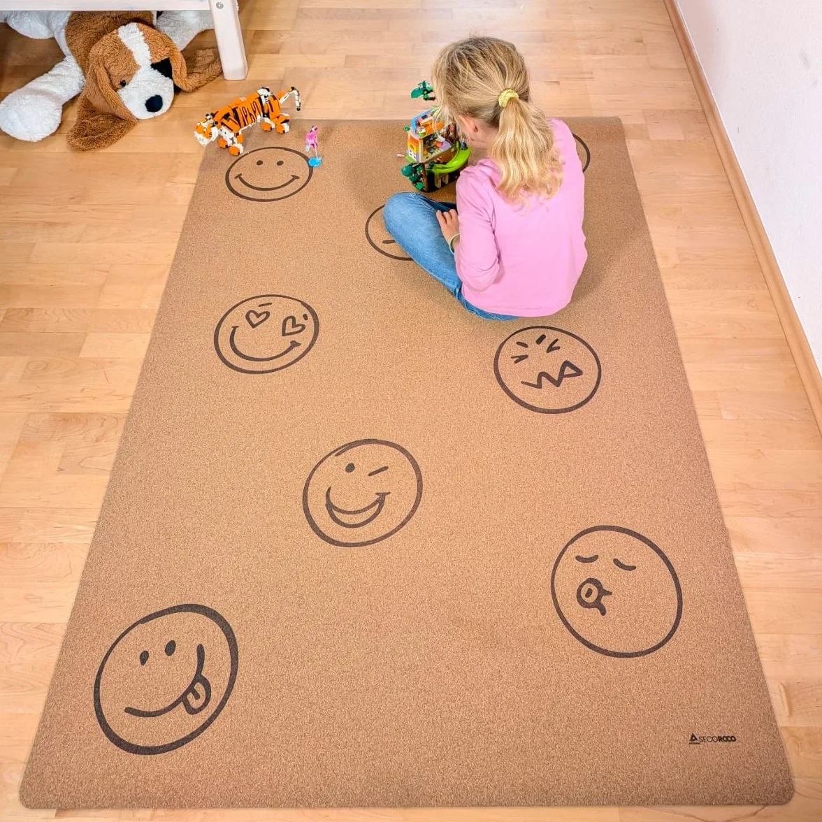 Mata do zabawy wykonana z korka. Mata do raczkowania bez substancji szkodliwych dla niemowląt i dzieci. Smileys 140 x 110 cm