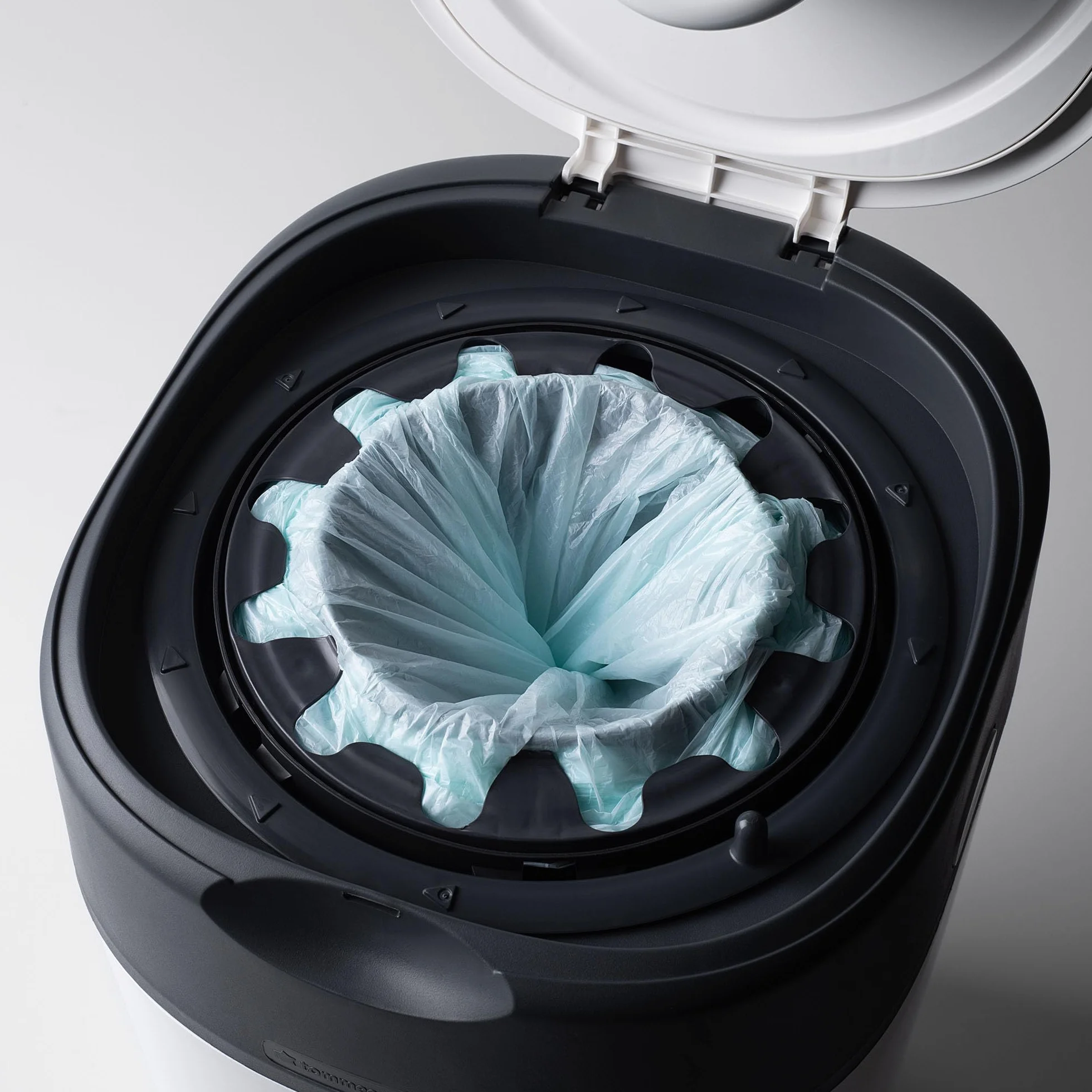 Tommee Tippee Twist and Click Advanced Nappy Bin oryginalne kasety uzupełniające, ekskluzywne opakowanie 8 sztuk, łatwe napełnianie i świetna wartość (opakowanie może się różnić) (Packaging may vary)