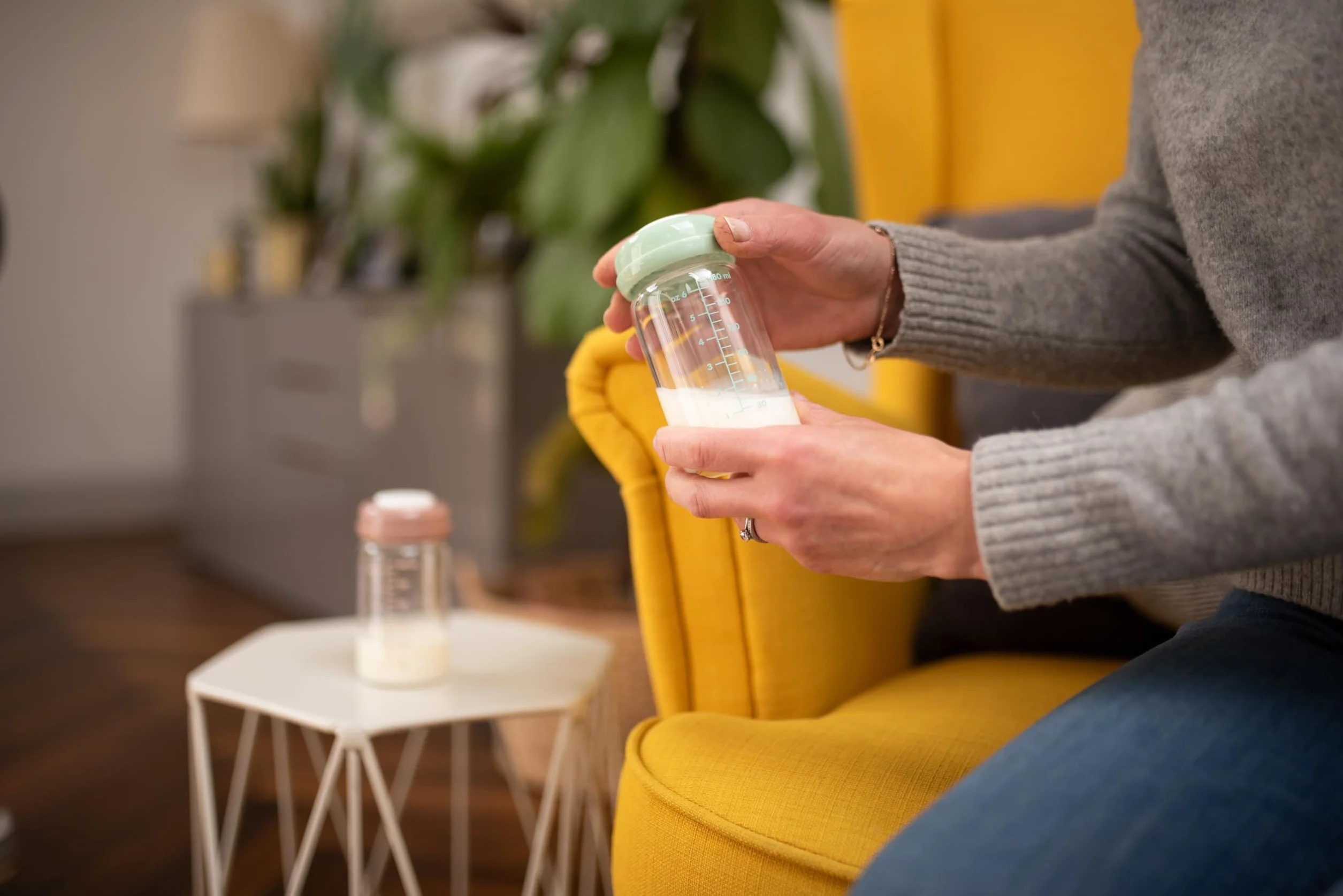 Szklane butelki do przechowywania mleka matki, 180 ml, nadają się do mycia w zmywarce, zamrażarce i kuchence mikrofalowej (szklane butelki do przechowywania mleka matki, 4 x 180 ml)