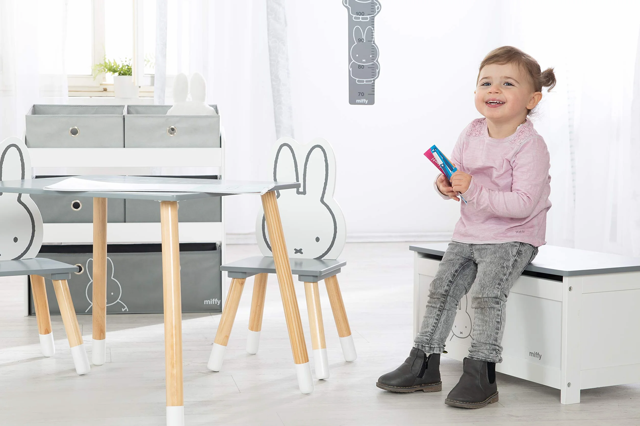 roba Półka na zabawki miffy - Regał na zabawki do pokoju dziecięcego z 5 szarymi pojemnikami z tkaniny - Motyw zająca - Półka na przechowywanie dla dziewczynek i chłopców - Drewno białe