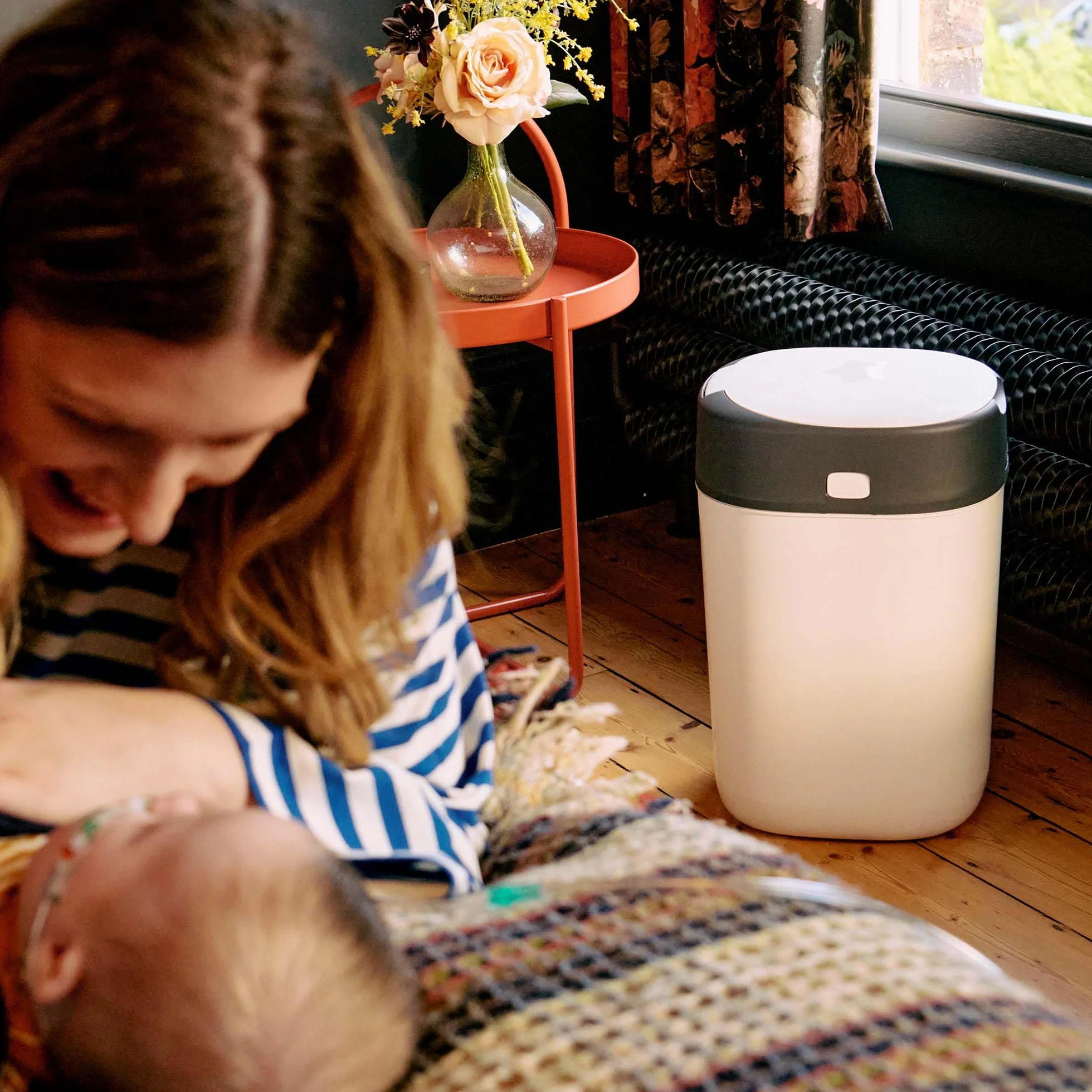 Tommee Tippee Zaawansowany kosz na pieluchy Twist and Click, ekskluzywny zestaw zawiera 2 kasety uzupełniające, gwarantowana ochrona przed zapachami i zarazkami, duża pojemność (opakowanie może się