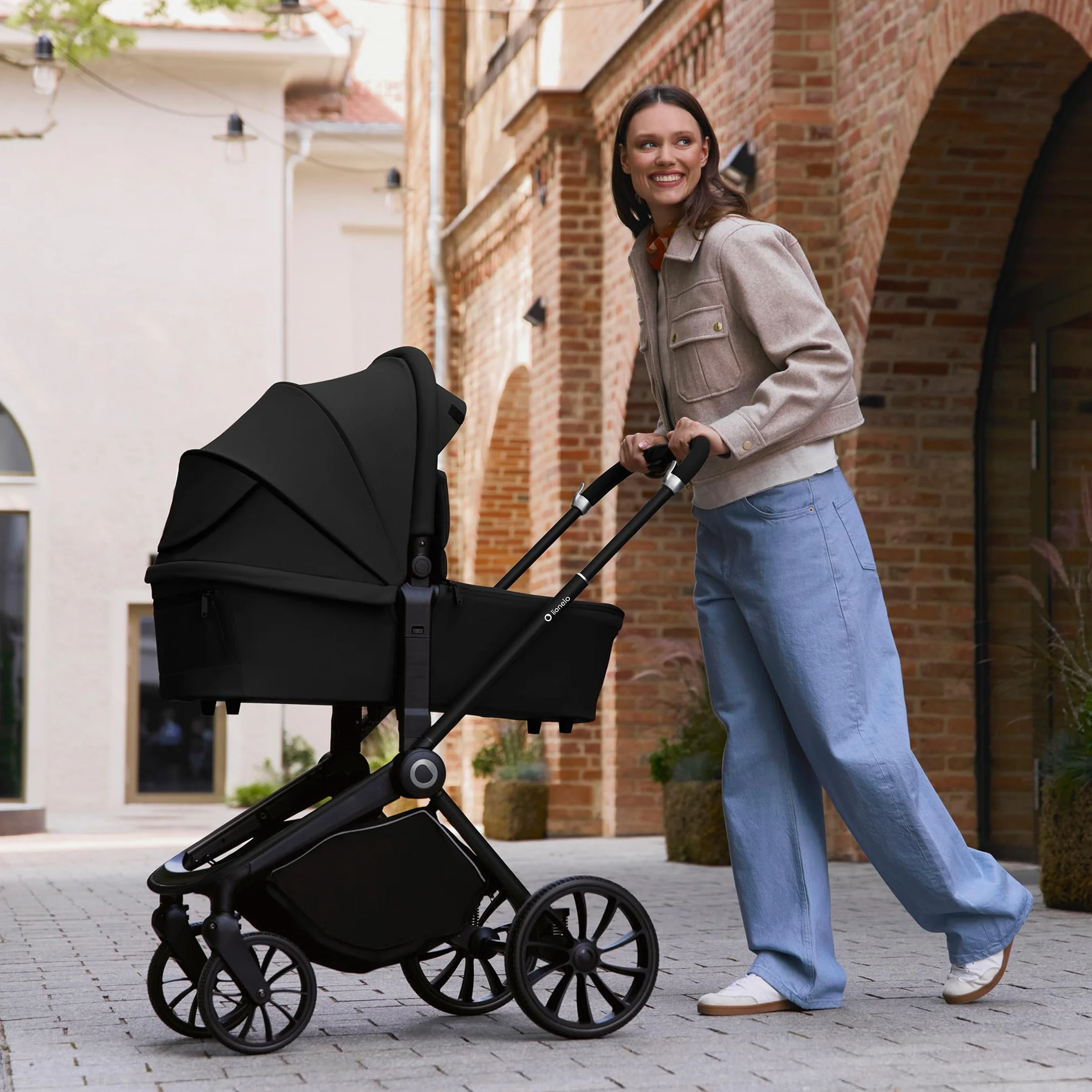 LIONELO MIKA PLUS 3 w 1 Wózek Spacerowy Dziecięcy 0-48 miesięcy do 22 kg Gondola do 9 kg Fotelik Samochodowy Nosidło do 13 kg, Regulacja Oparcia, Amortyzacja, Koła 360° Budka XXL (Czarny)
