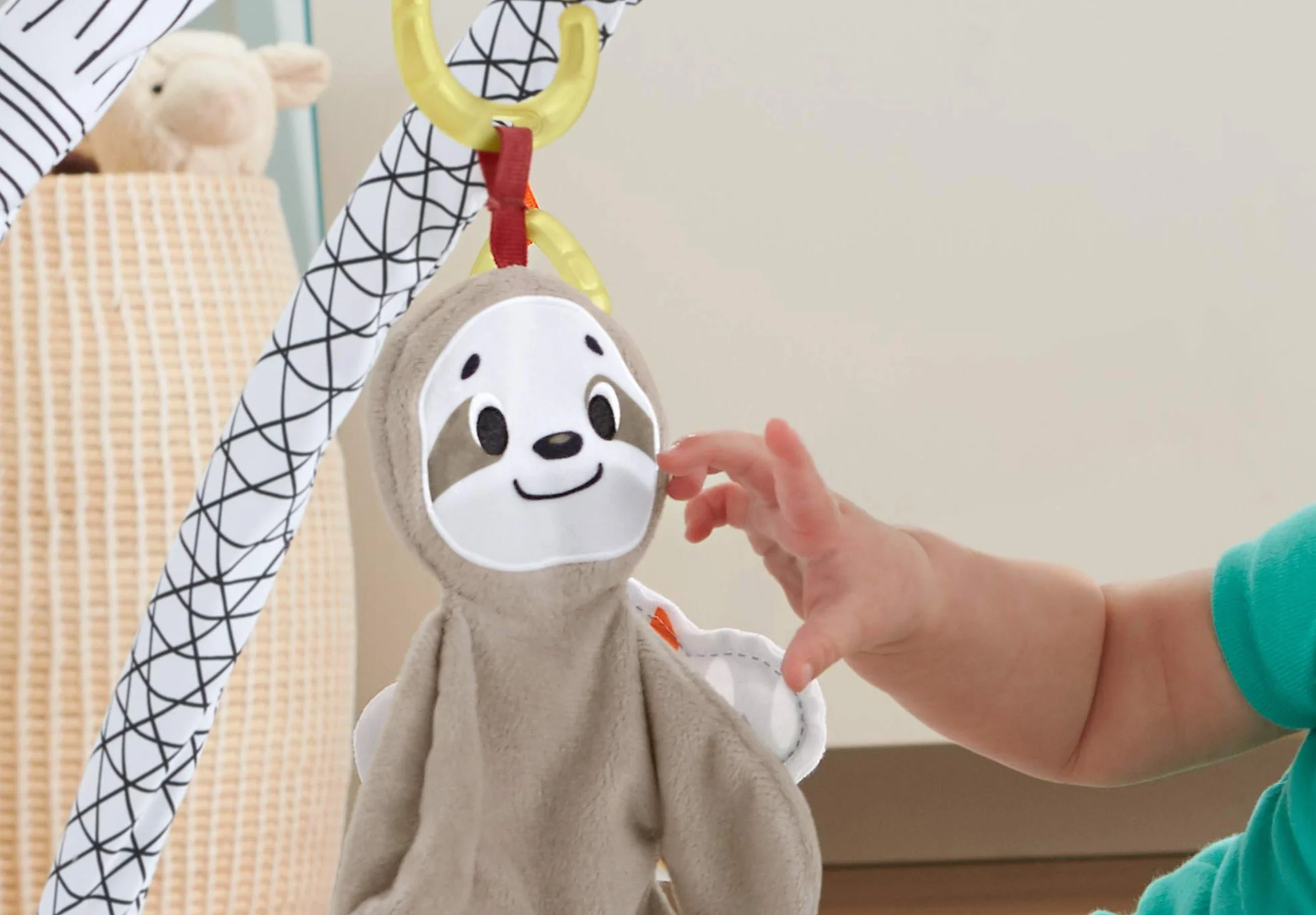 Fisher-Price Hbb74-5 Zmysłowa Mata do Zabawy dla Niemowlaka, Miękka Mata do Raczkowania z Zabawkami Sensorycznymi, Sześć Wyjmowanych Zabawek Aktywizujących, Wyposażenie Niemowlaka od Urodzenia