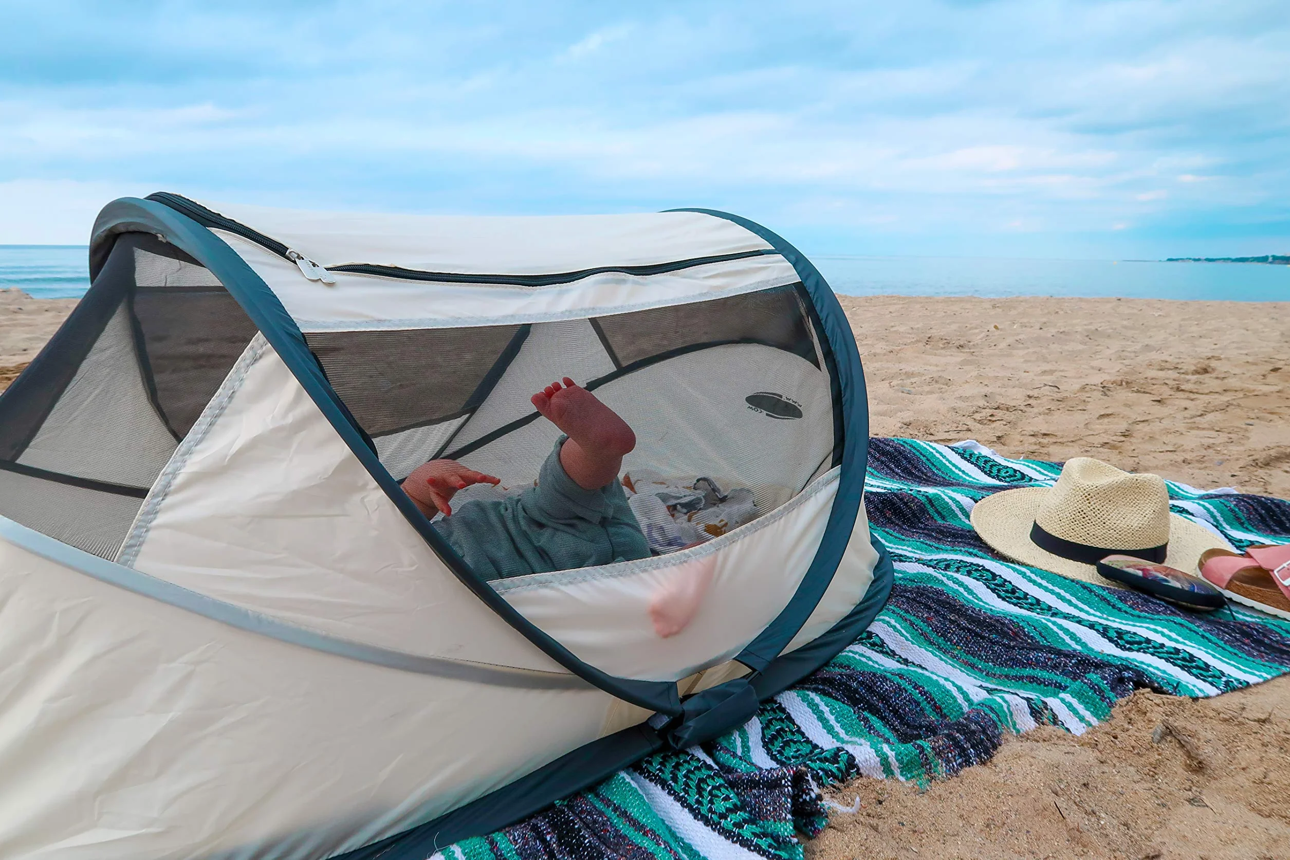 DERYAN Travel Cot łóżeczko turystyczne - BabyBox - Pop up - lekkie, kompaktowe i składane - składane - składane w zaledwie 2 sekundy - z moskitierą i torbą do przenoszenia (śmietana)