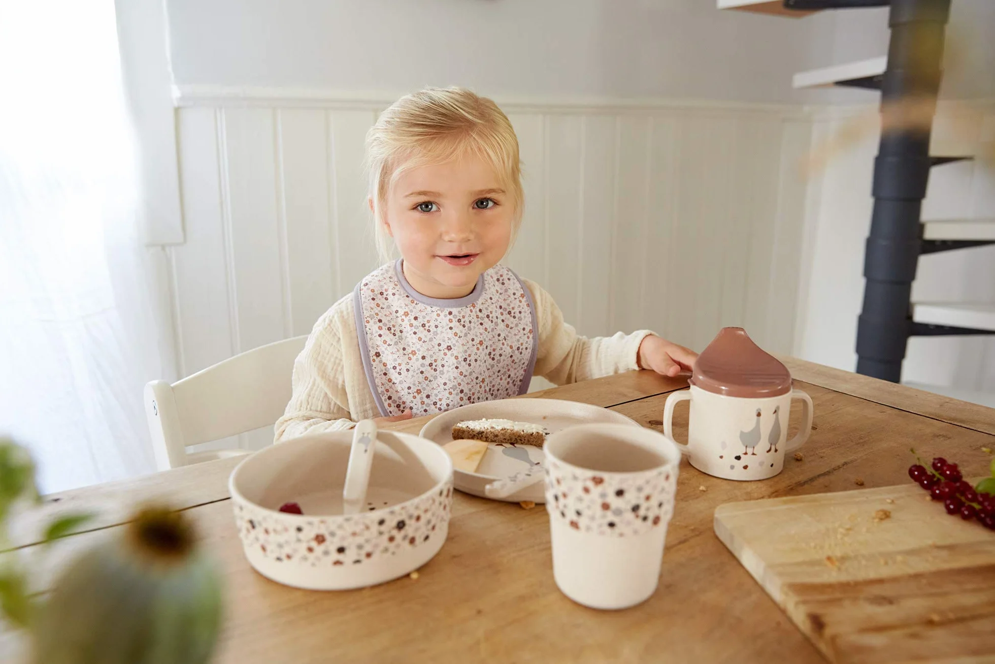 LÄSSIG Miska dla dzieci, bez melaminy, nie zawiera BPA, do mycia w zmywarce i kuchenki mikrofalowej/miska Tiny Farmer Sheep