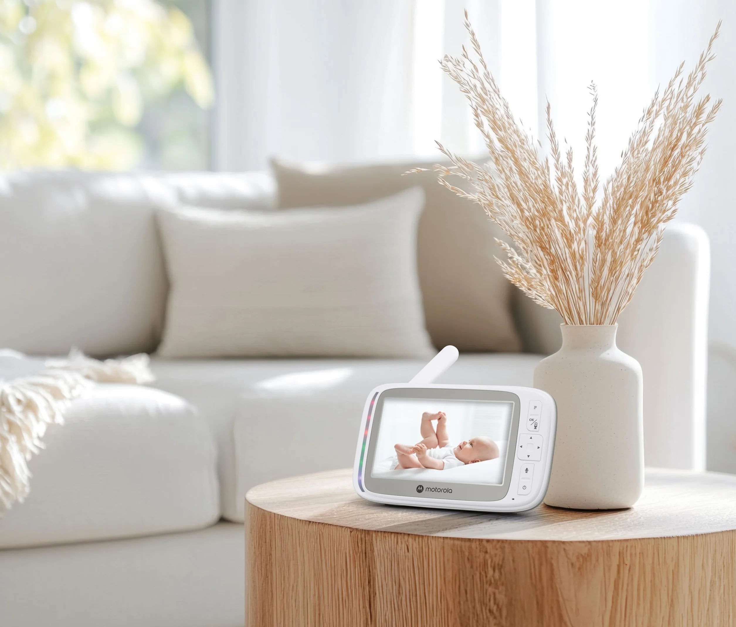 Motorola Nursery VM45 CONNECT Monitor dla Niemowląt z Kamerą Wi-Fi i 5-calowym Monitorem, Rozdzielczością HD 720p, Dwukierunkową Rozmową, Kontrolą Temperatury, Uchwytem do Łóżeczka Stargrip
