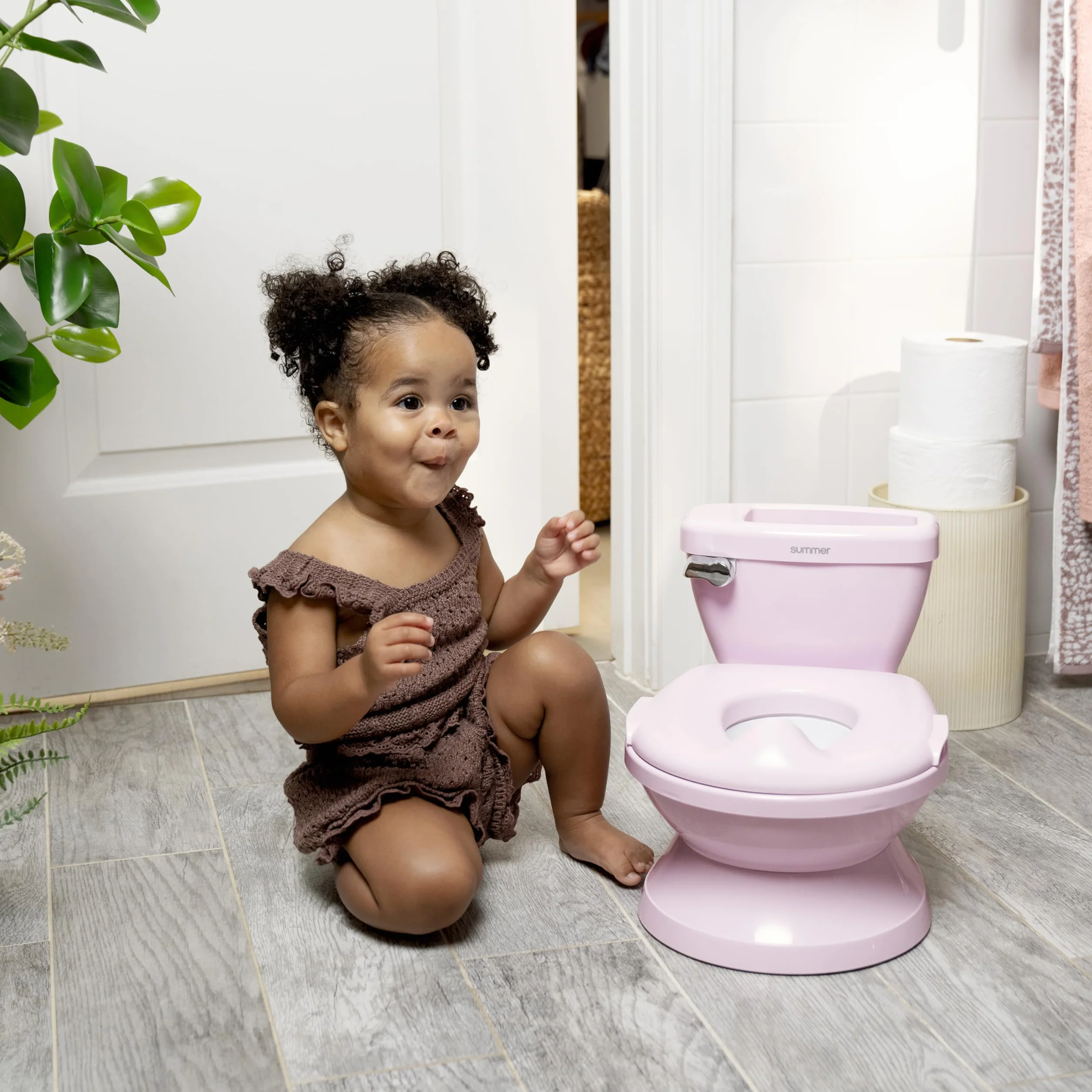 Ingenuity My Size Potty Pro, toaleta do nauki korzystania z nocnika dla niemowląt, realistyczny dźwięk spłukiwania, ochrona przed zachlapaniem, łatwa do czyszczenia, ze zdejmowaną miską