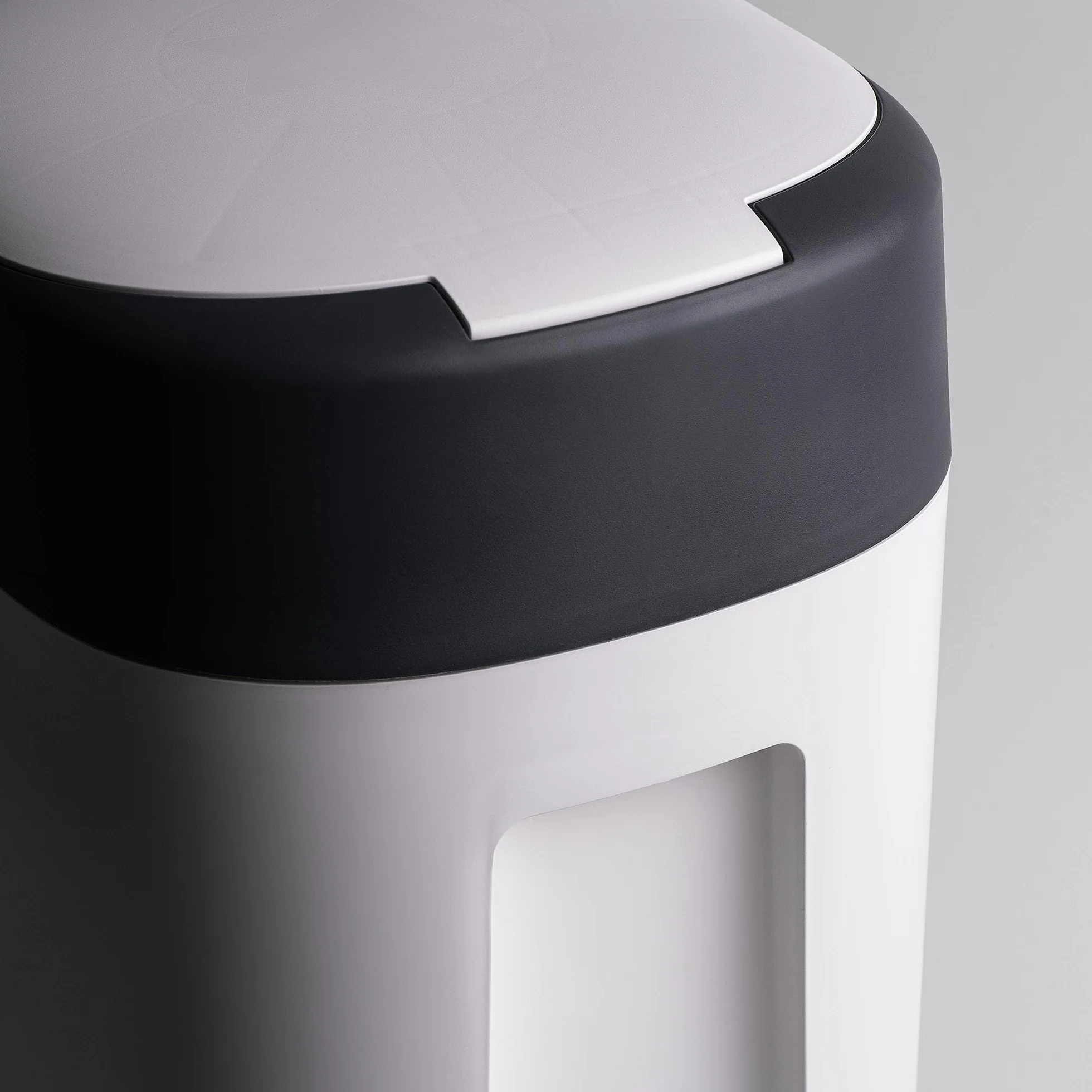 Tommee Tippee Zaawansowany kosz na pieluchy Twist and Click, ekskluzywny zestaw zawiera 2 kasety uzupełniające, gwarantowana ochrona przed zapachami i zarazkami, duża pojemność (opakowanie może się