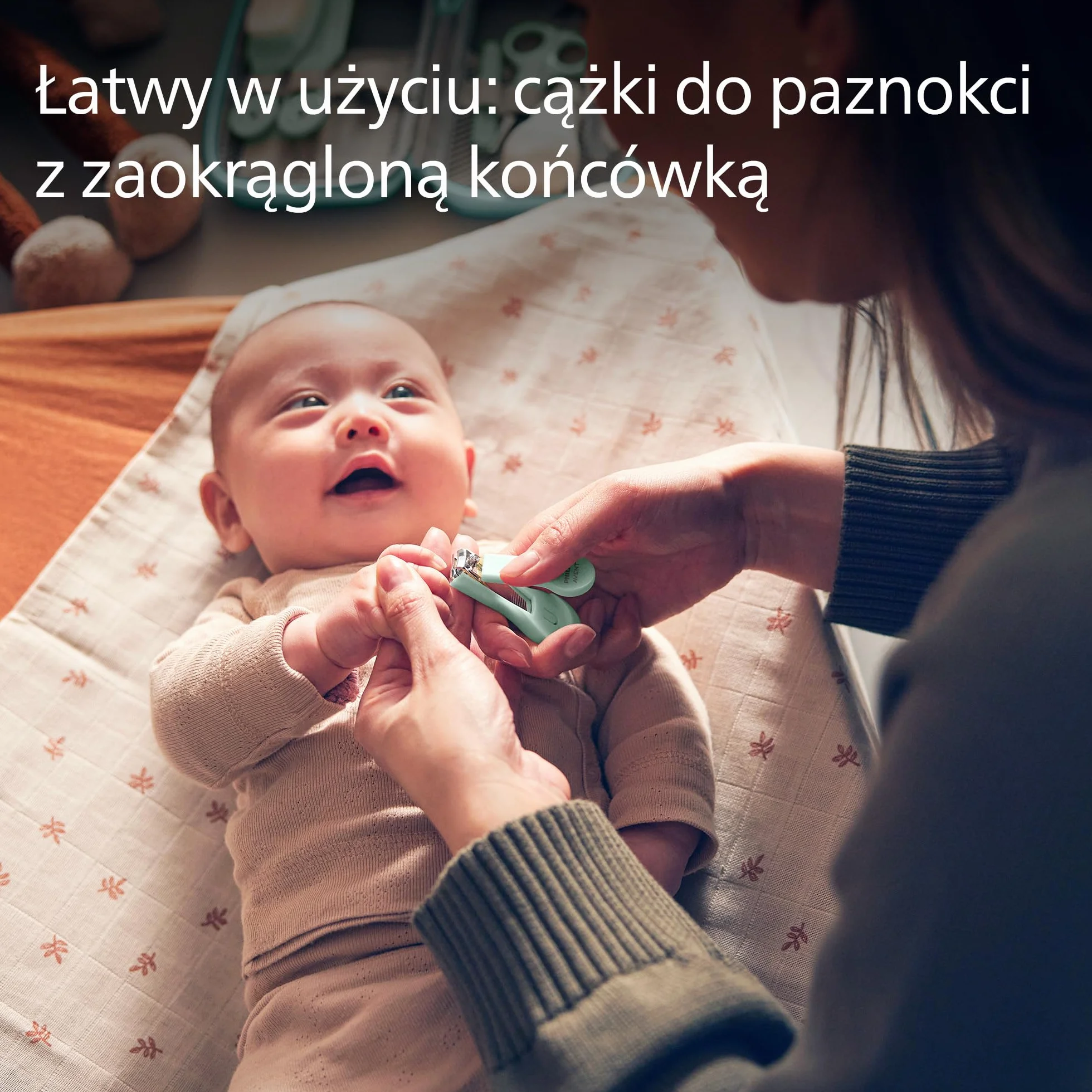 Philips Avent Zestaw do pielęgnacji dziecka, cążki do paznokci, nożyczki, 3 pilniczki, grzebień, szczotka do włosów, aspirator do nosa i szczoteczka do zębów na palec (model SCH401/00)