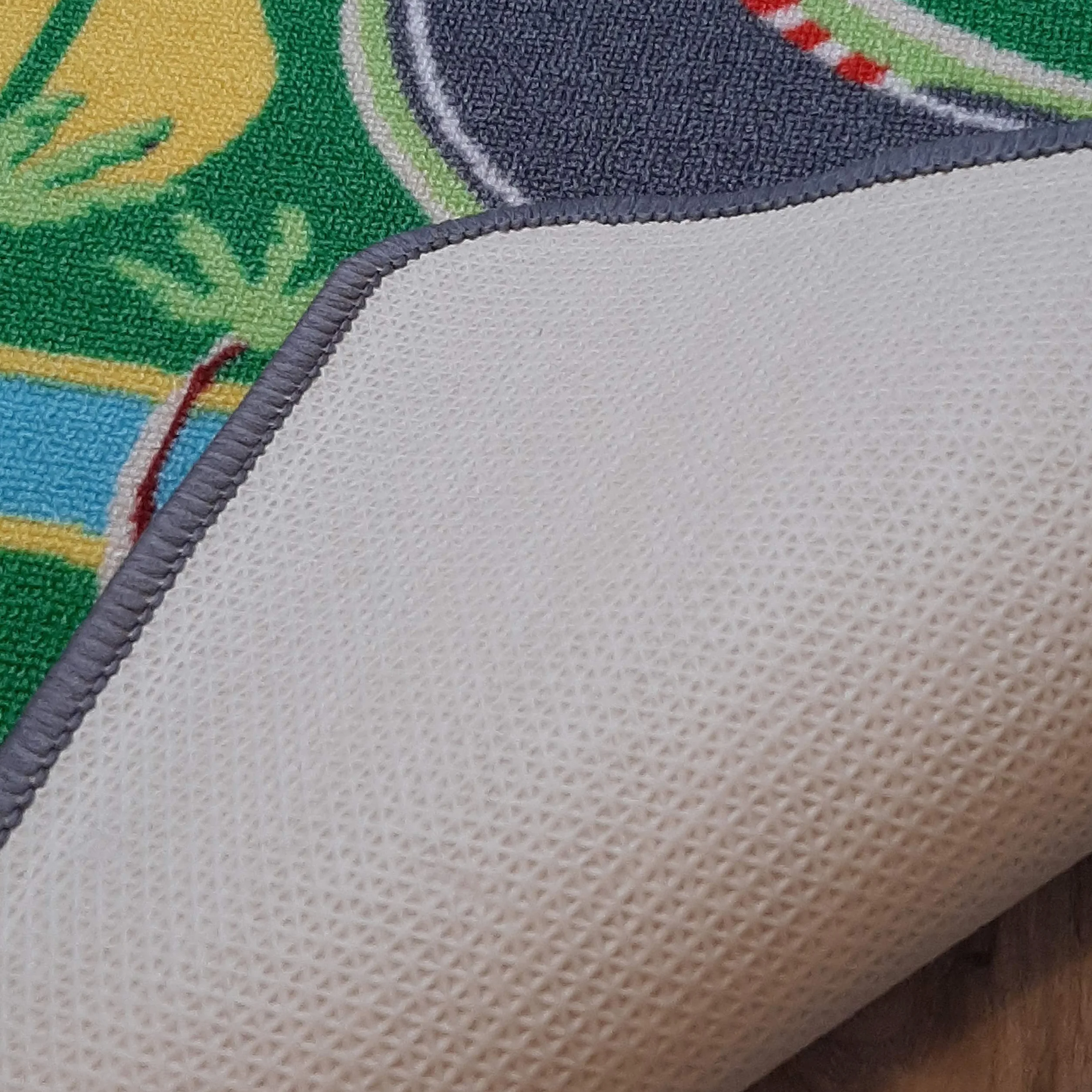 Dywan dziecięcy F1 Circuit - 95 x 133 cm | Obwód samochodowy Playmat | Mata podłogowa dla dzieci Formula 1 Univers Route | antypoślizgowe, obszycie, norma CE