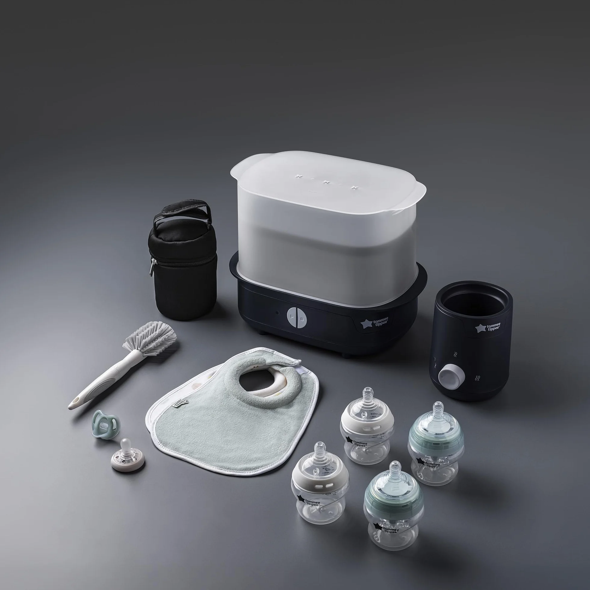 Tommee Tippee Closer to Nature kompletny zestaw do karmienia, elektryczny sterylizator parowy z izolowaną torbą na butelkę, butelki dla noworodków i podgrzewacz do butelek, czarny
