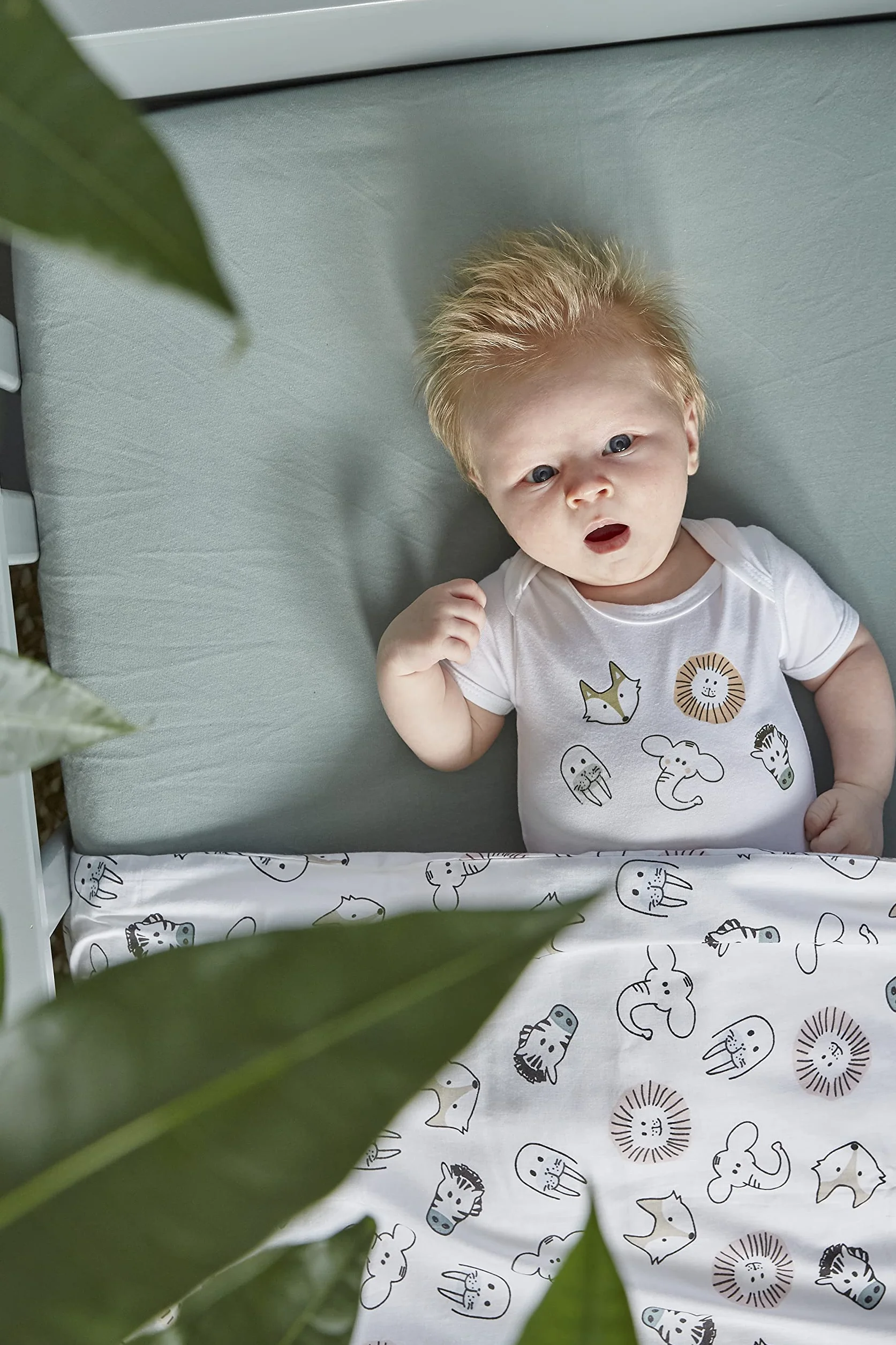 Meyco Baby Uni prześcieradło do łóżeczka dziecięcego (prześcieradło z miękkiego dżerseju, wykonane w 100% z bawełny, oddychające, wymiary: 60 x 120 cm), kamienna zieleń