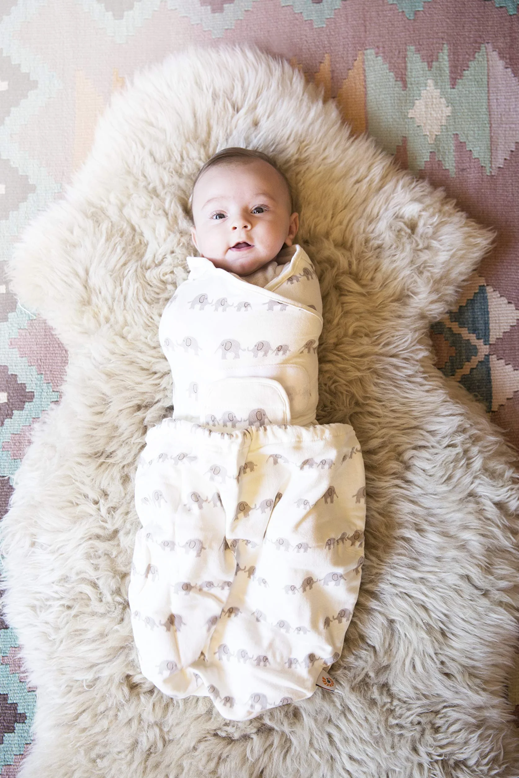 Ergobaby Ergonomiczna Owijka dla Niemowląt Swaddler, Kieszenie na Ramionach Utrudniające Rozwinięcie, Wyjmowana Kieszeń na Nogi, Wzór w Słonie