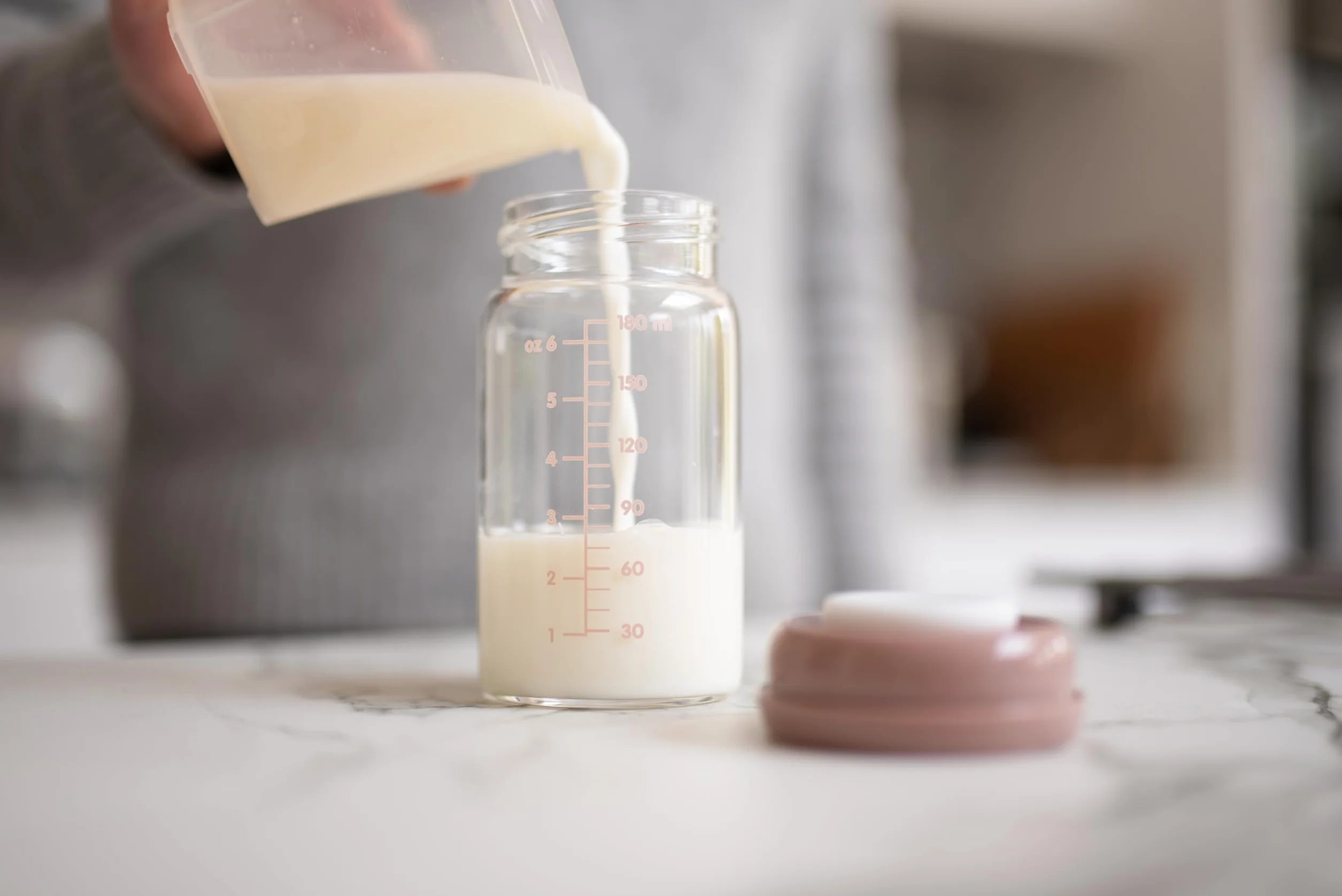 Szklane butelki do przechowywania mleka matki, 180 ml, nadają się do mycia w zmywarce, zamrażarce i kuchence mikrofalowej (szklane butelki do przechowywania mleka matki, 4 x 180 ml)