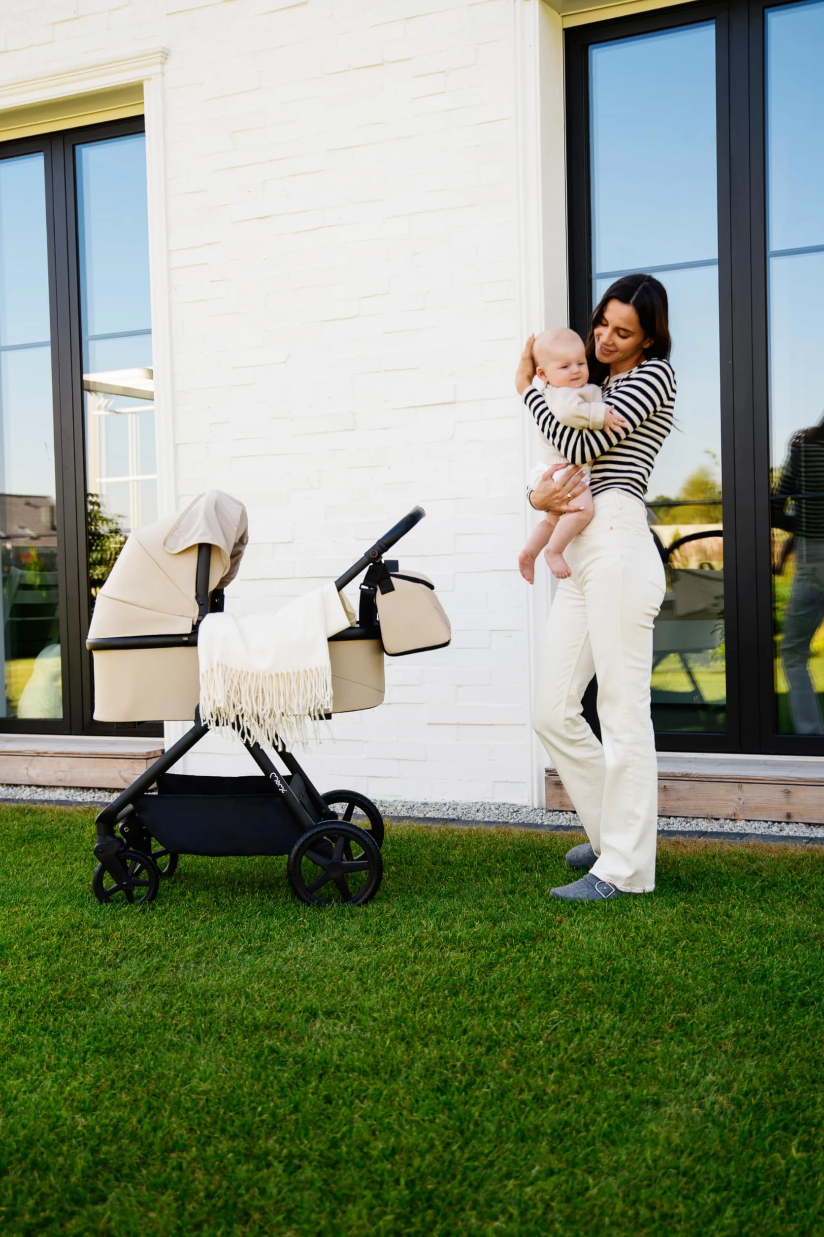 MoMi GISELLE Wózek dziecięcy kombi 2 w 1 z funkcją buggy, 5-punktowy pas bezpieczeństwa, od 1. dnia życia, do 22 kg masy ciała (wózek), kosz na zakupy, materac, ochrona przed deszczem i torba do