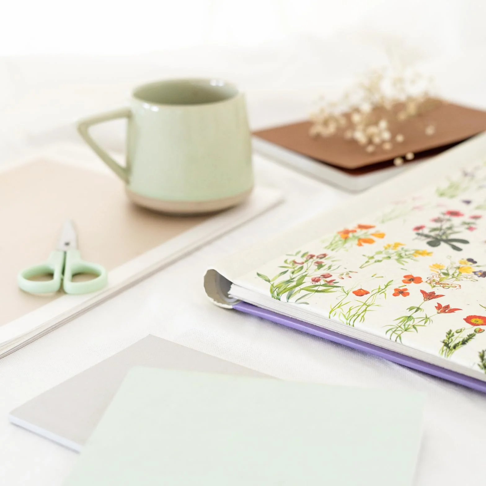 Grupo Erik Botanical Wild Flowers Self-Adhesive Photo Album | 9x12 inch / 24x32 cm / 15 Double Sided Pages | Hardcover | Friend Gifts | Photo Books For Memories | Cute Gifts
