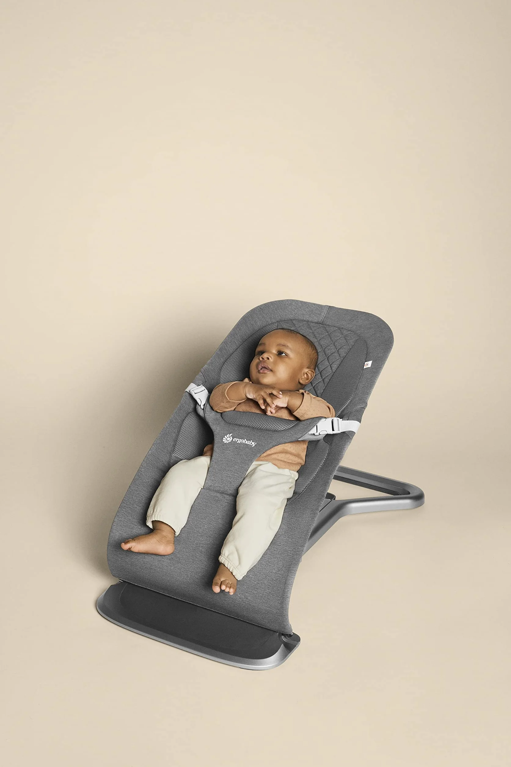 Ergobaby Evolve 3 w 1 – wielopozycyjny bujaczek dla niemowląt i małych dzieci o wadze od 2,5 do 13,2 kg – z regulacją wysokości, pasami bezpieczeństwa i wkładką dla noworodków, Charcoal Grey
