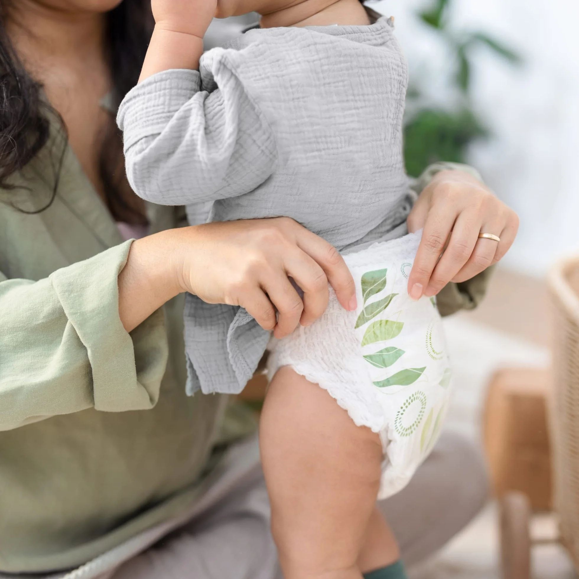 LILLYDOO Zielone spodnie przyjazne dla środowiska, rozmiar 4 (9-15 kg), pudełko miesięczne (125 sztuk) (FSC Mix)