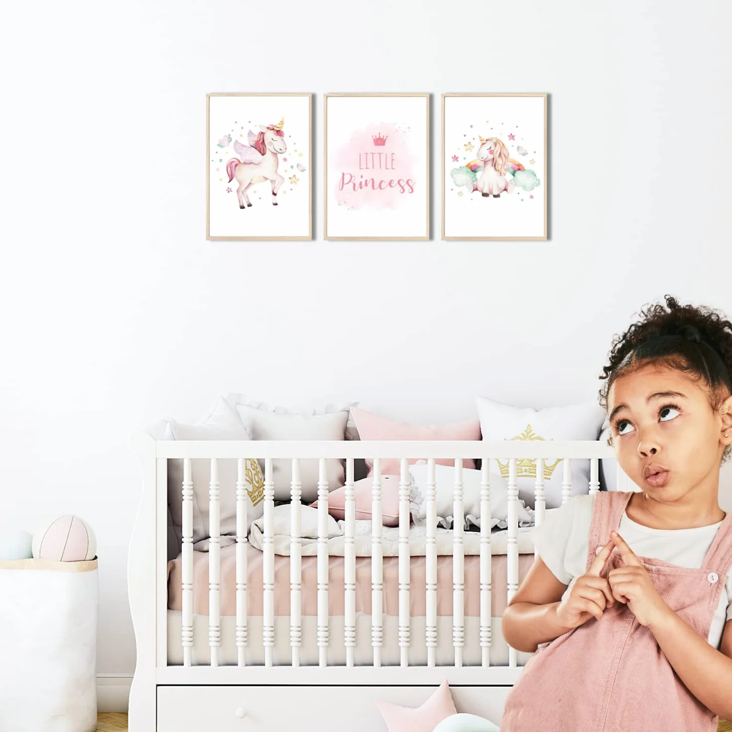 MeinBaby123® Obrazy z jednorożcem do pokoju dziecięcego, 3-częściowy zestaw DIN A4, dekoracja z jednorożcem, prezent dla dziewczynek, dekoracja do pokoju dziecięcego, prezent dla dziewczynek (jednorożec V3)