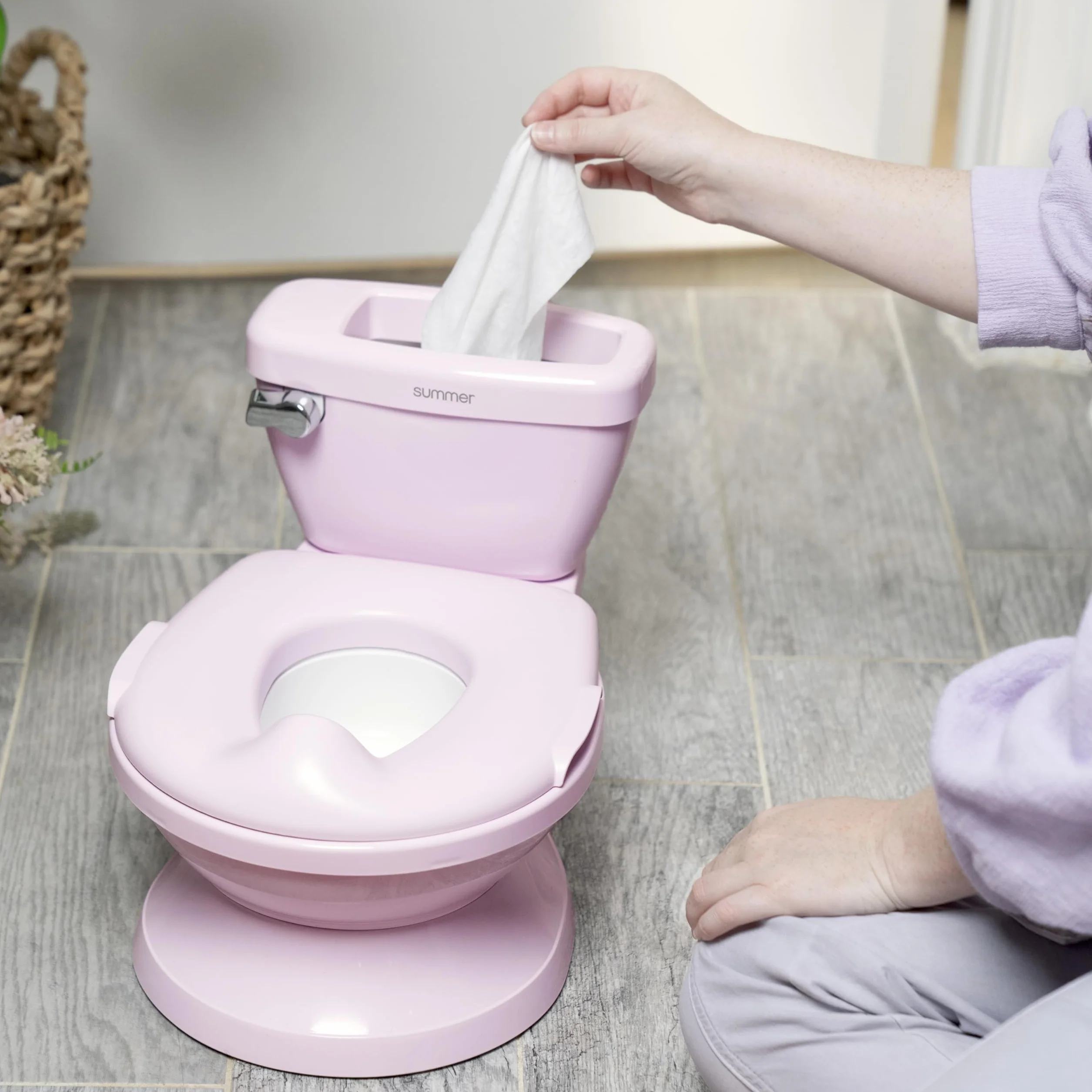 Ingenuity My Size Potty Pro, toaleta do nauki korzystania z nocnika dla niemowląt, realistyczny dźwięk spłukiwania, ochrona przed zachlapaniem, łatwa do czyszczenia, ze zdejmowaną miską