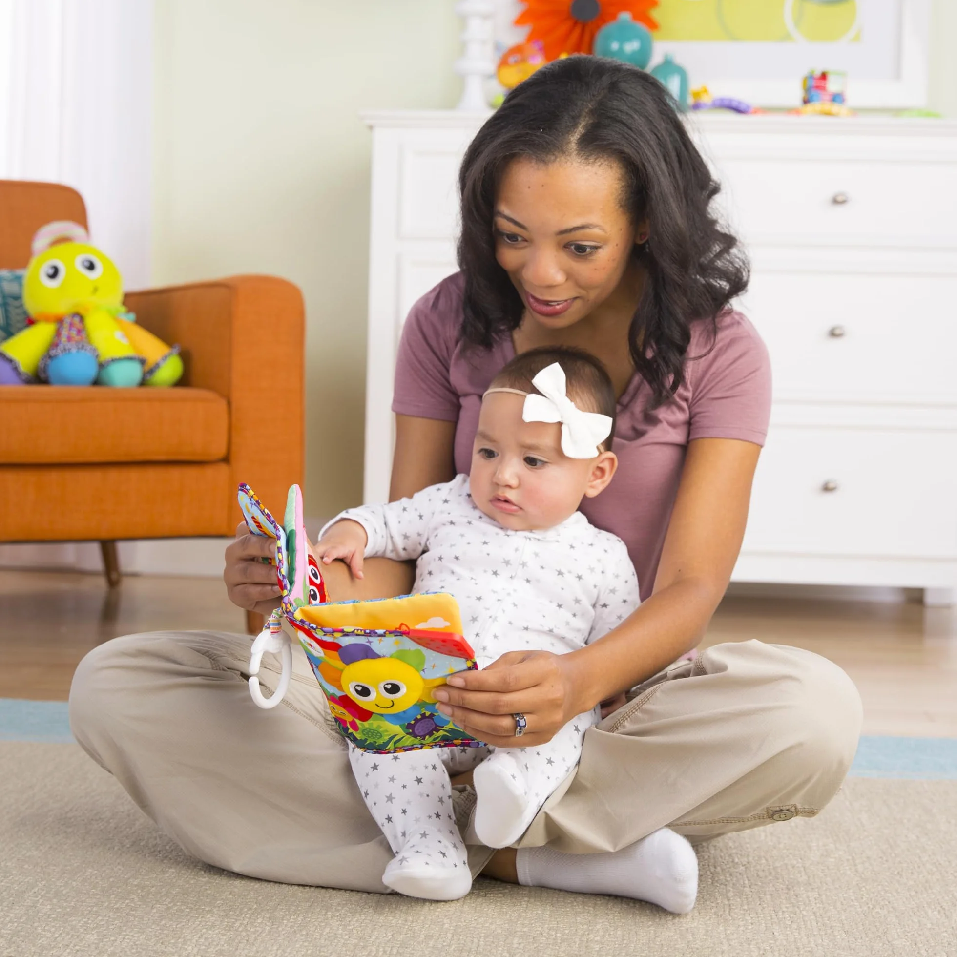 LAMAZE JNS_483445 L27186 Książka przyjaciół miękki wózek dziecięcy, kolorowy, 1 szt. (opakowanie 1), wielokolorowy