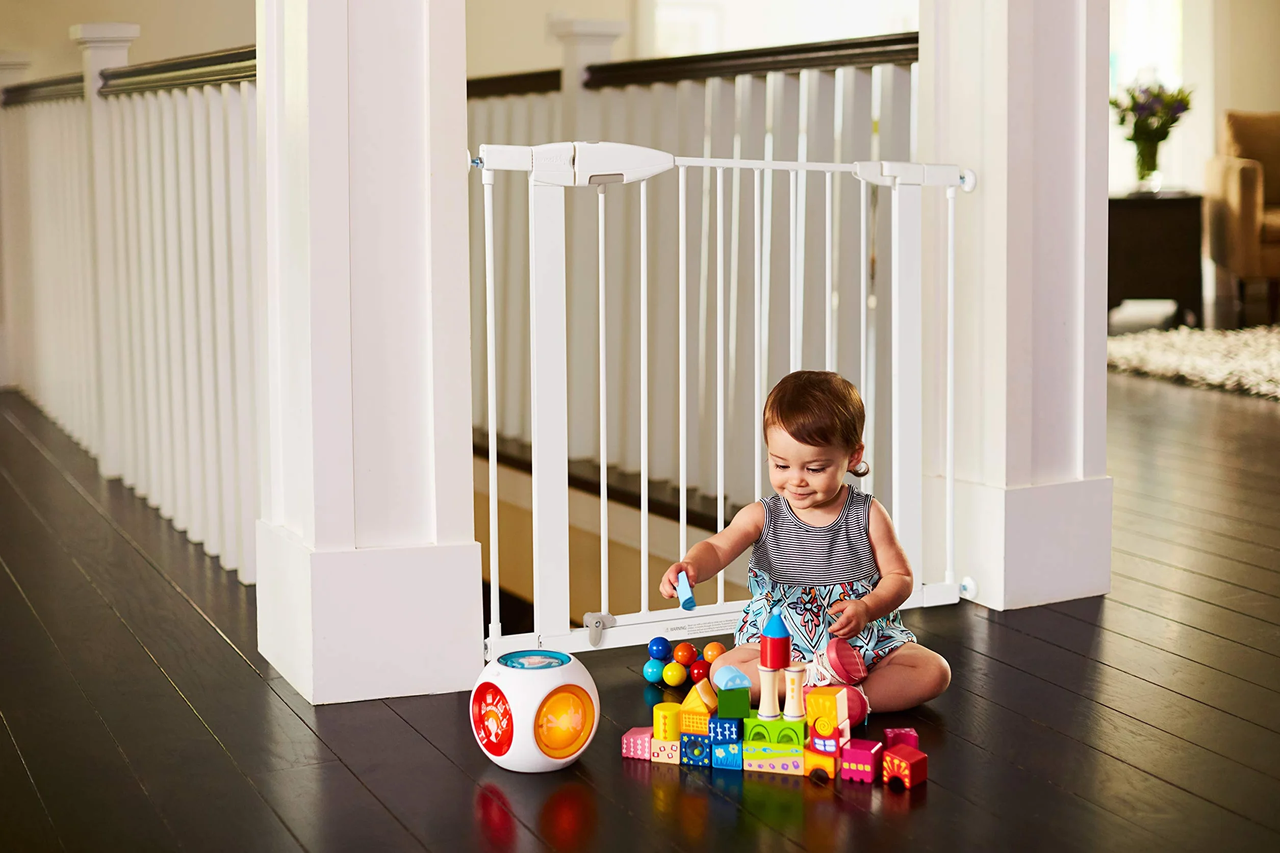 Lindam by Munchkin 28 cm Pressure Fit Universal Gate Extension, White