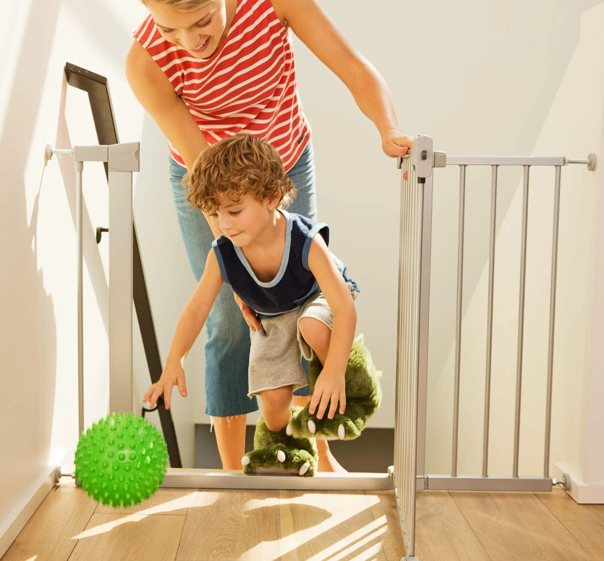 Lindam by Munchkin 28 cm Pressure Fit Universal Gate Extension, White