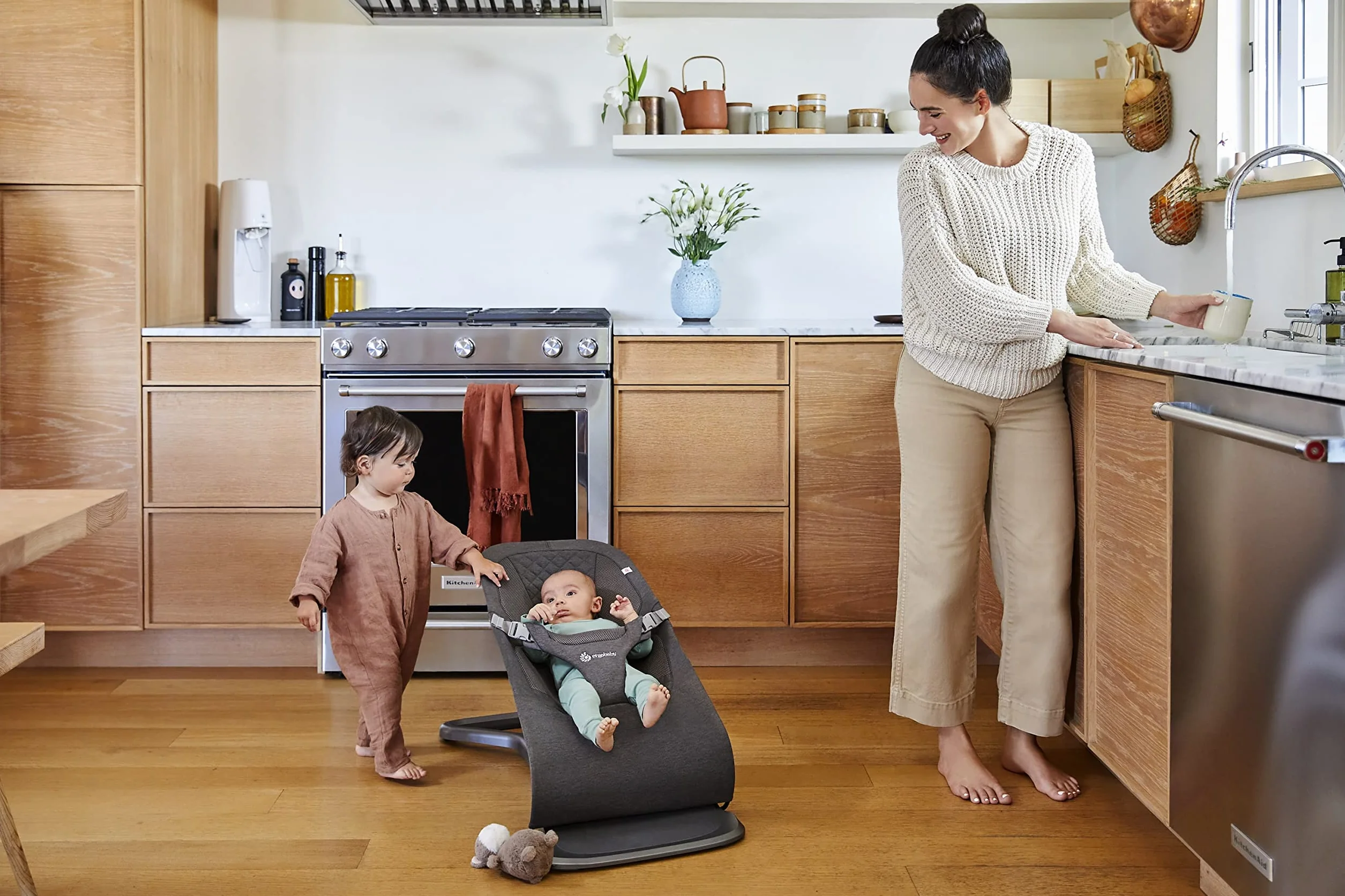 Ergobaby Evolve 3 w 1 – wielopozycyjny bujaczek dla niemowląt i małych dzieci o wadze od 2,5 do 13,2 kg – z regulacją wysokości, pasami bezpieczeństwa i wkładką dla noworodków, Charcoal Grey