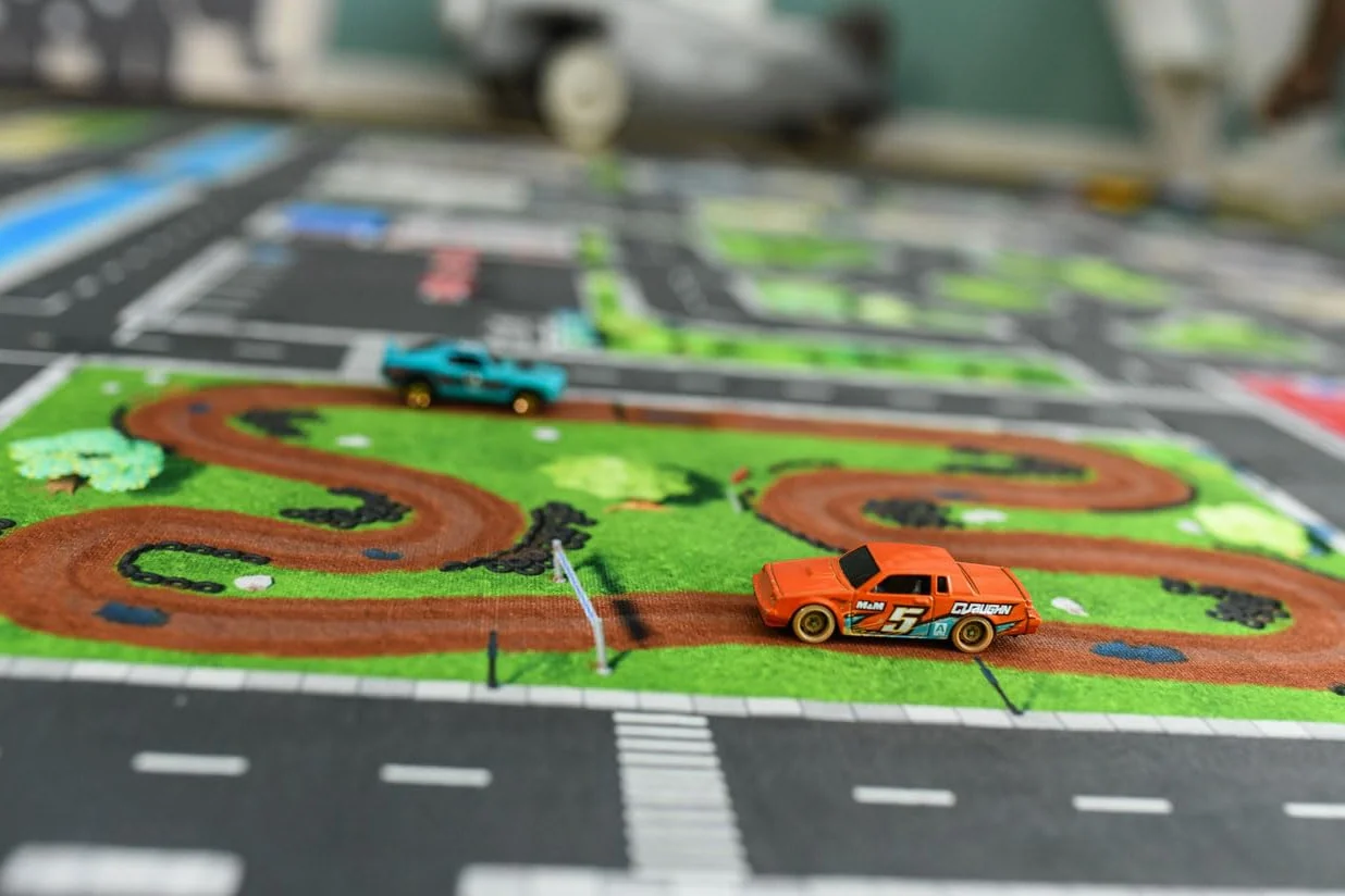 Dywan do zabawy dla dzieci w drodze i do samochodu (300 x 200 cm) – zmywalny, antypoślizgowy i certyfikat Ökotex – dywan dla chłopców i dziewczynek – dywan dziecięcy, dywan samochodowy