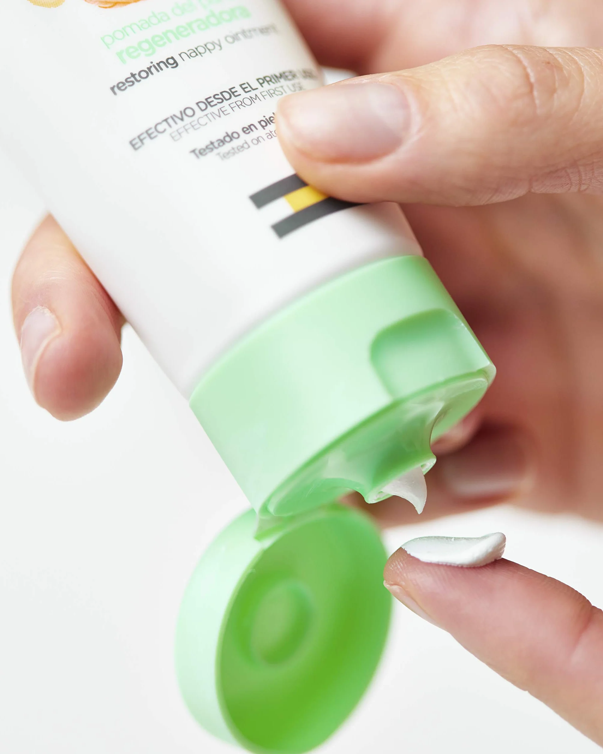 NutraISDIN Baby Naturals Pomada na pieluchy regenerująca, chroni i regeneruje wrażliwą skórę, z 40% cynkiem, 100 ml