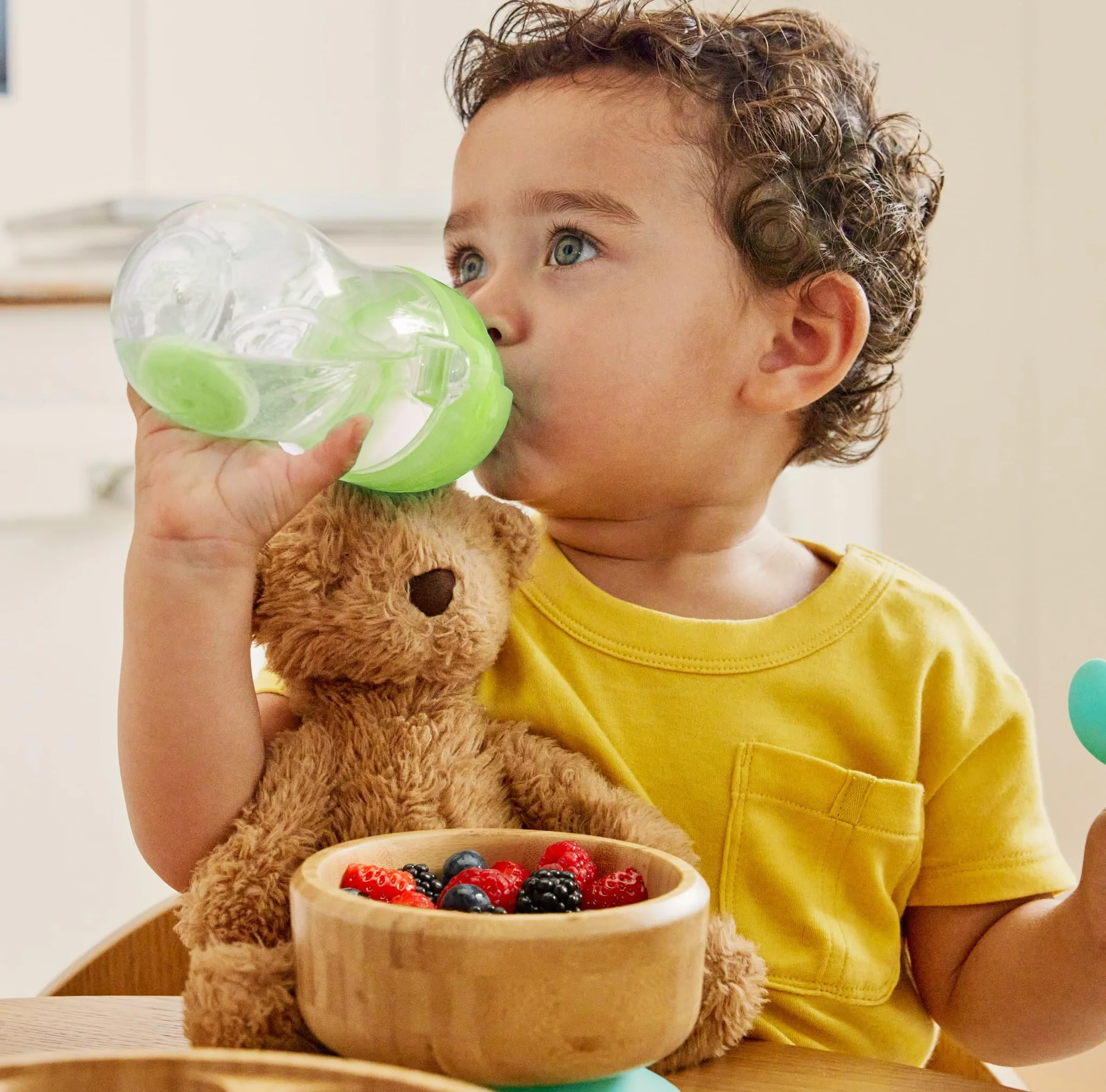 Munchkin Zamykane Kubki ze Słomką Tip & Sip, dla Niemowląt i Małych Dzieci, Kubek Niekapek bez BPA, Można Myć w Zmywarce, Kubek dla Dzieci z Dociążaną Słomką, 2 Sztuki, 207 ml, Zielony/Niebieski