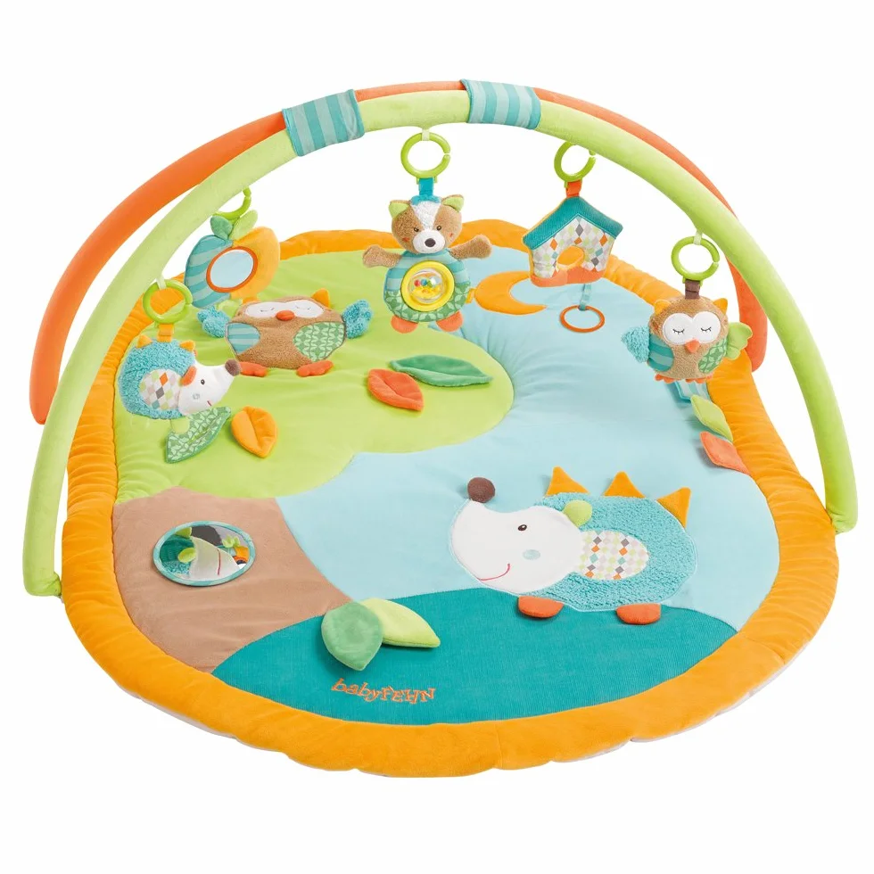 Fehn Sleeping Forest 3D Activity Blanket Play Arch - Baby Crawling Mat z 5 wymiennymi zabawkami do uchwytu - Mata do zabawy dla niemowląt i dzieci od 0+ miesięcy - Crawling Mat jako prezent urodzenia