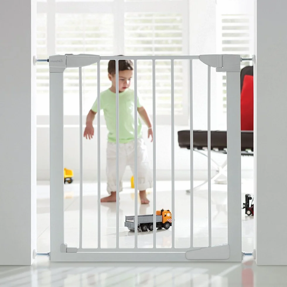 Lindam by Munchkin 28 cm Pressure Fit Universal Gate Extension, White
