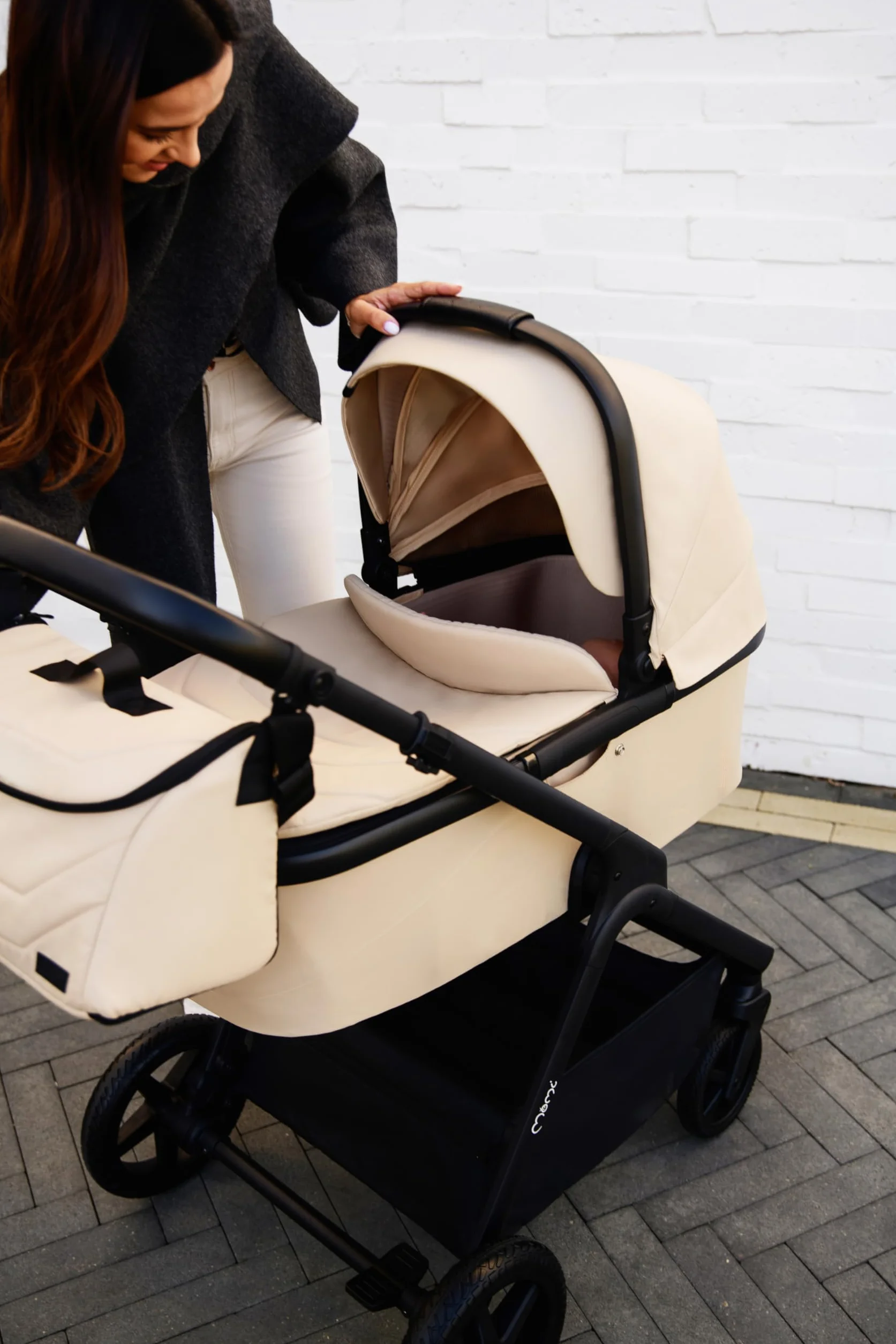 MoMi GISELLE Wózek dziecięcy kombi 2 w 1 z funkcją buggy, 5-punktowy pas bezpieczeństwa, od 1. dnia życia, do 22 kg masy ciała (wózek), kosz na zakupy, materac, ochrona przed deszczem i torba do