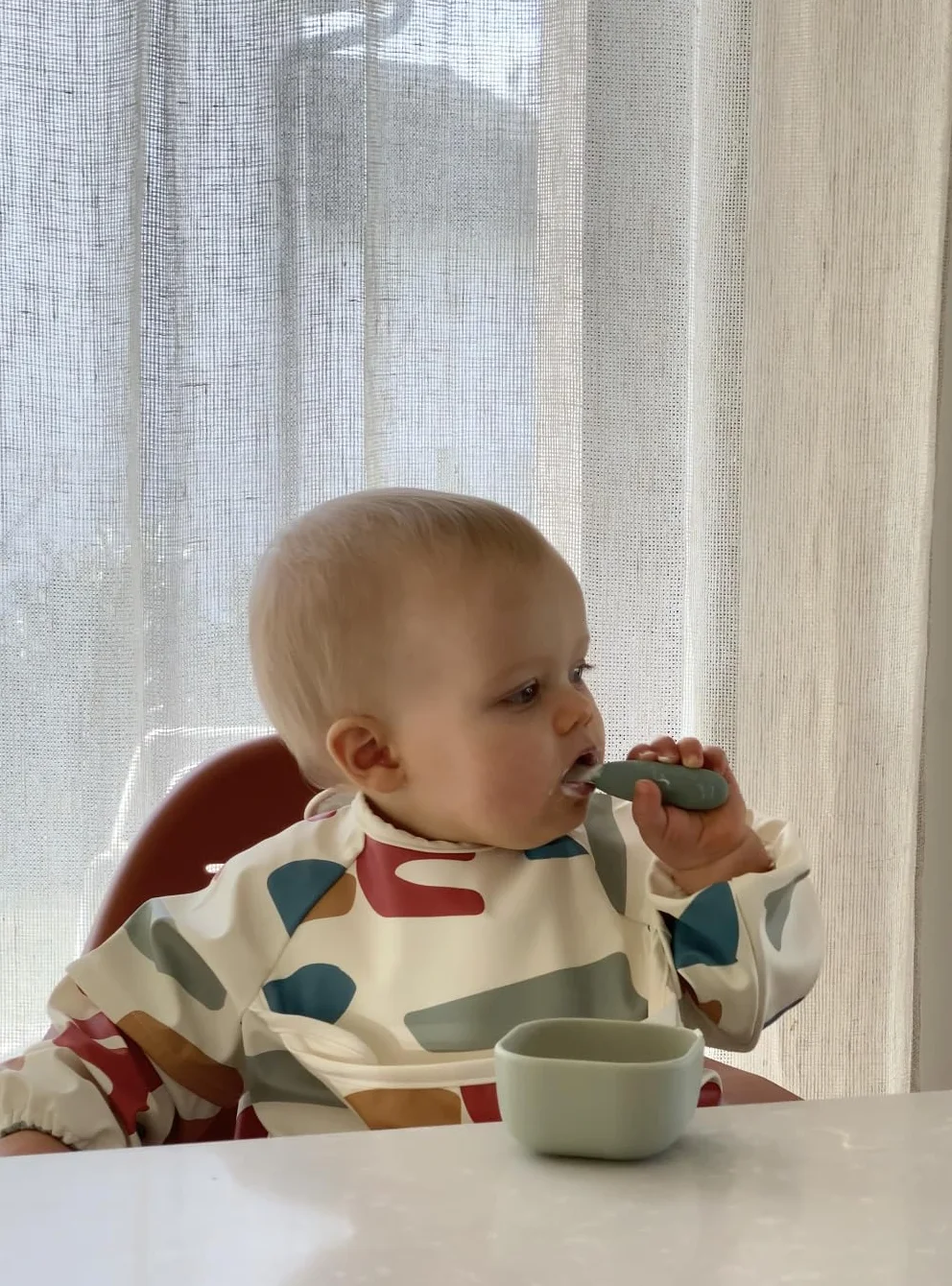 BEABA, zestaw 2 sztućców ze stali nierdzewnej i silikonu, sztućce dla niemowląt, sztućce dla dzieci, od 10 miesięcy, ergonomiczny kształt, ergonomiczny uchwyt, sztućce do nauki dla niemowląt, szałwia